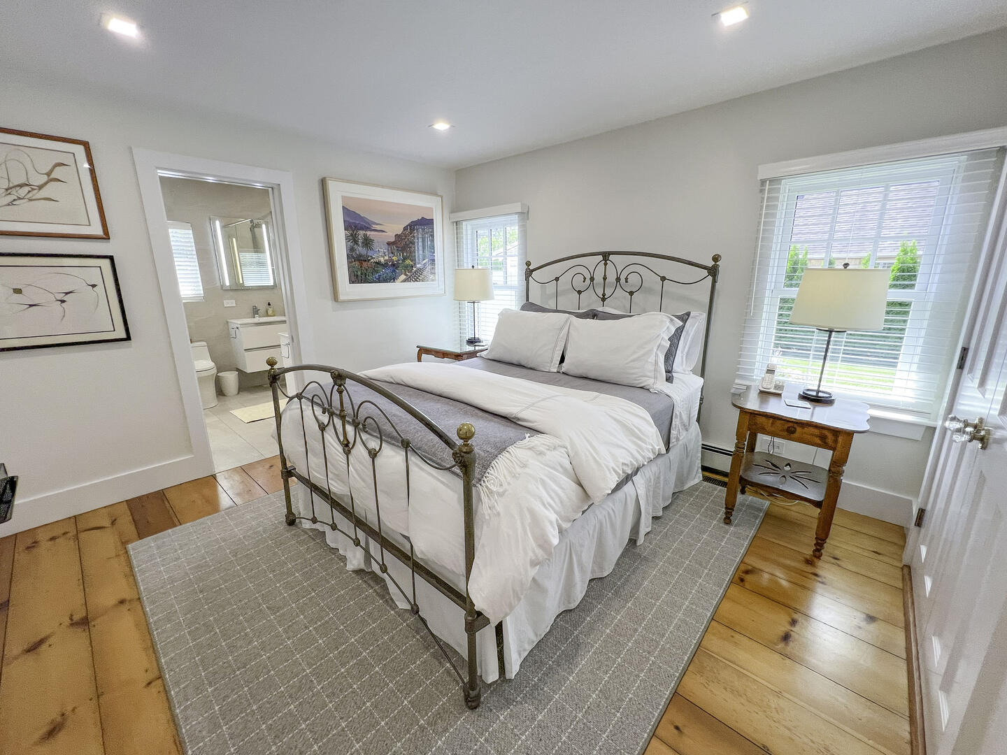 BR1 Queen En Suite with Shower Stall, First Floor