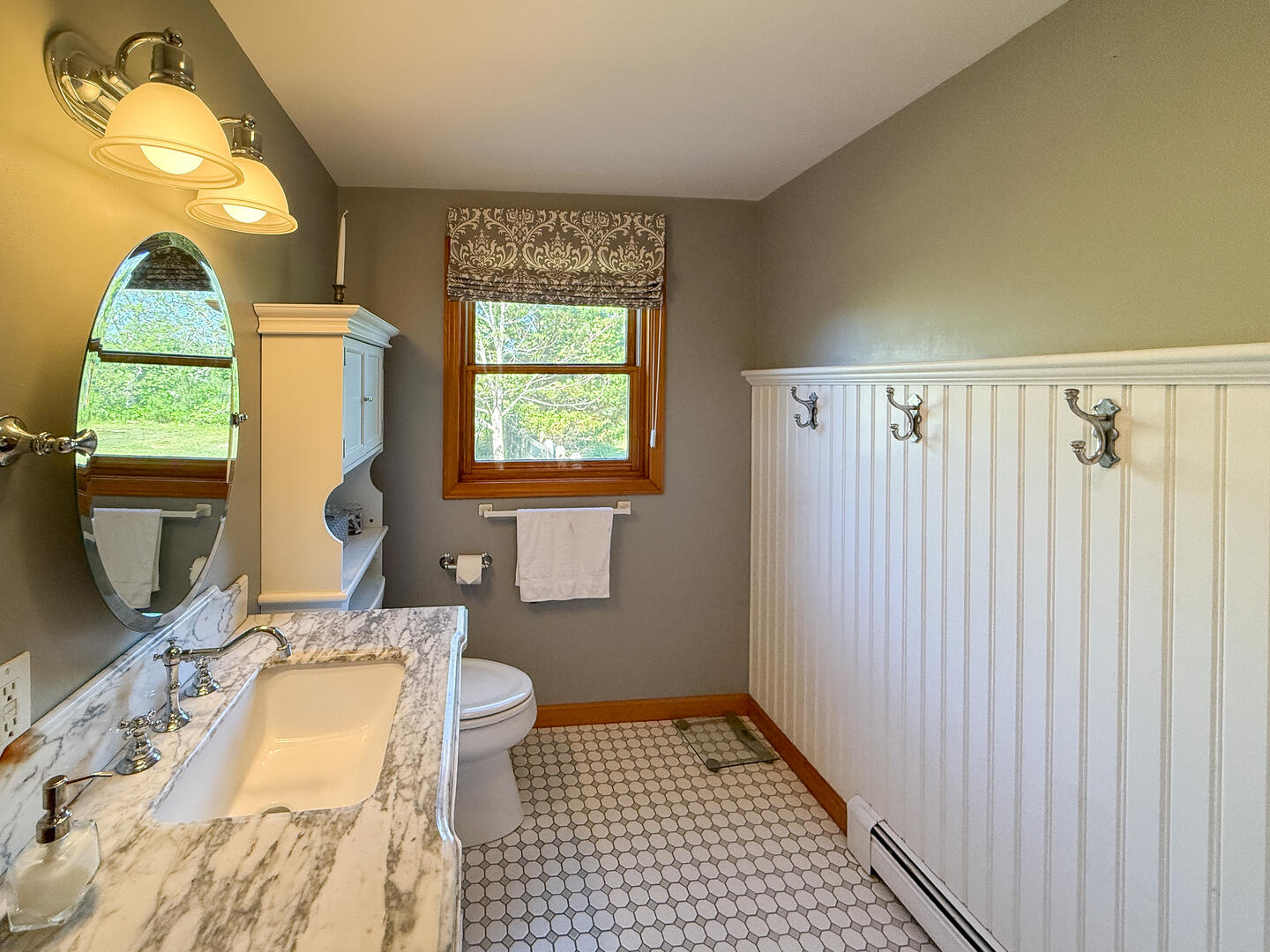BR1 King En Suite with a Shower Stall, First Floor
