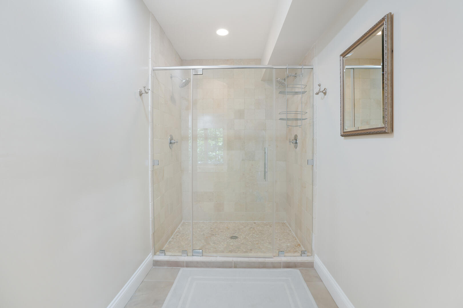 BR1 King En Suite with Shower Stall and Tub, Second Floor