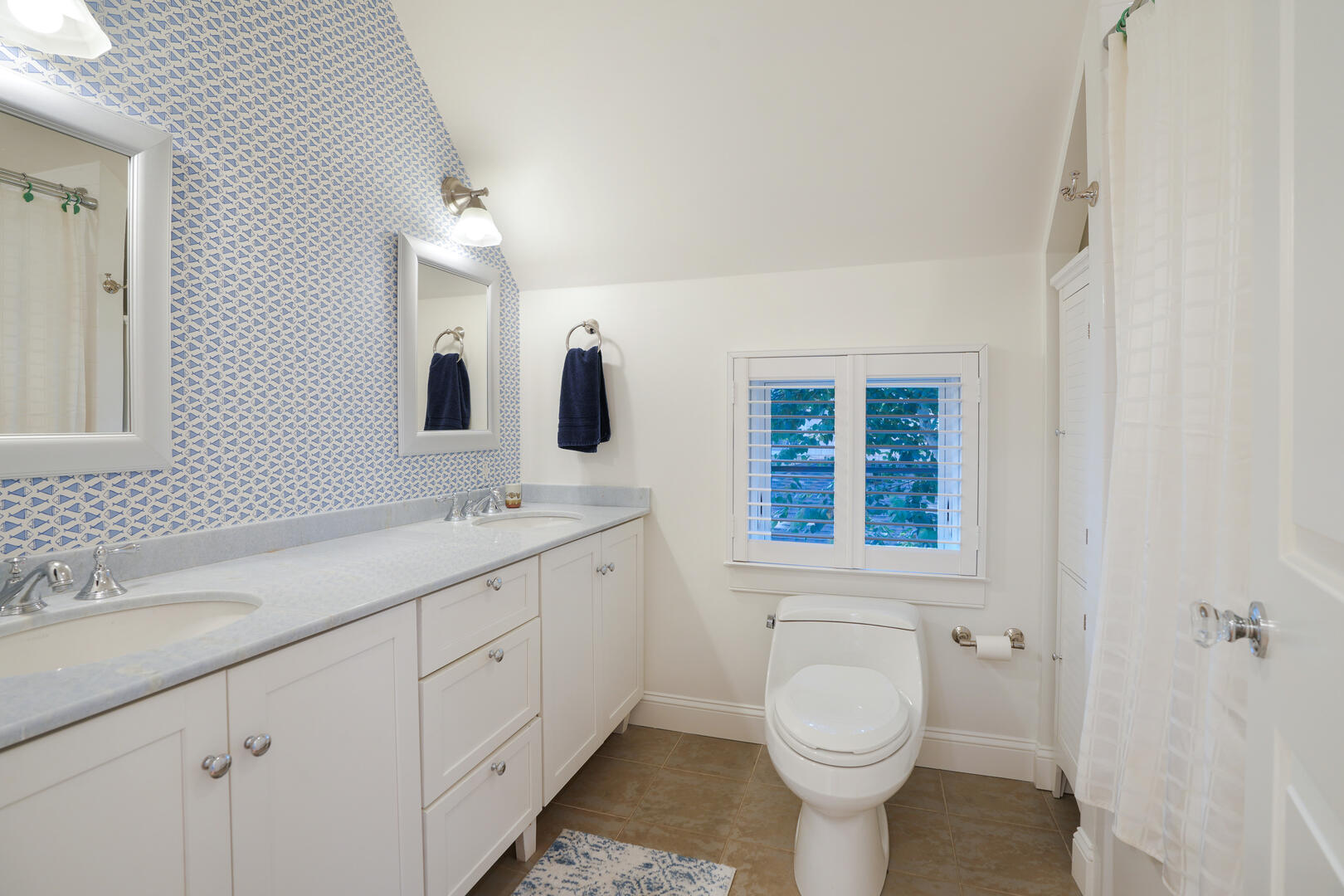 Hall Bath with Shower Tub Combo, Second Floor