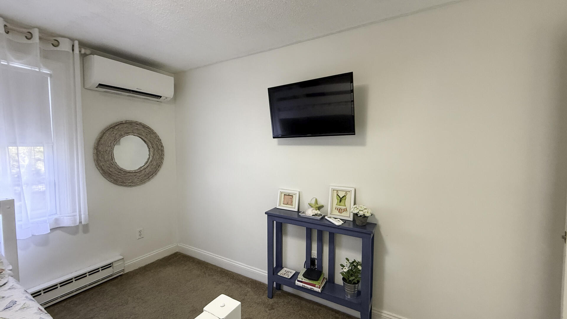 BR2 Twin over Queen Bunk Bed, Second Floor