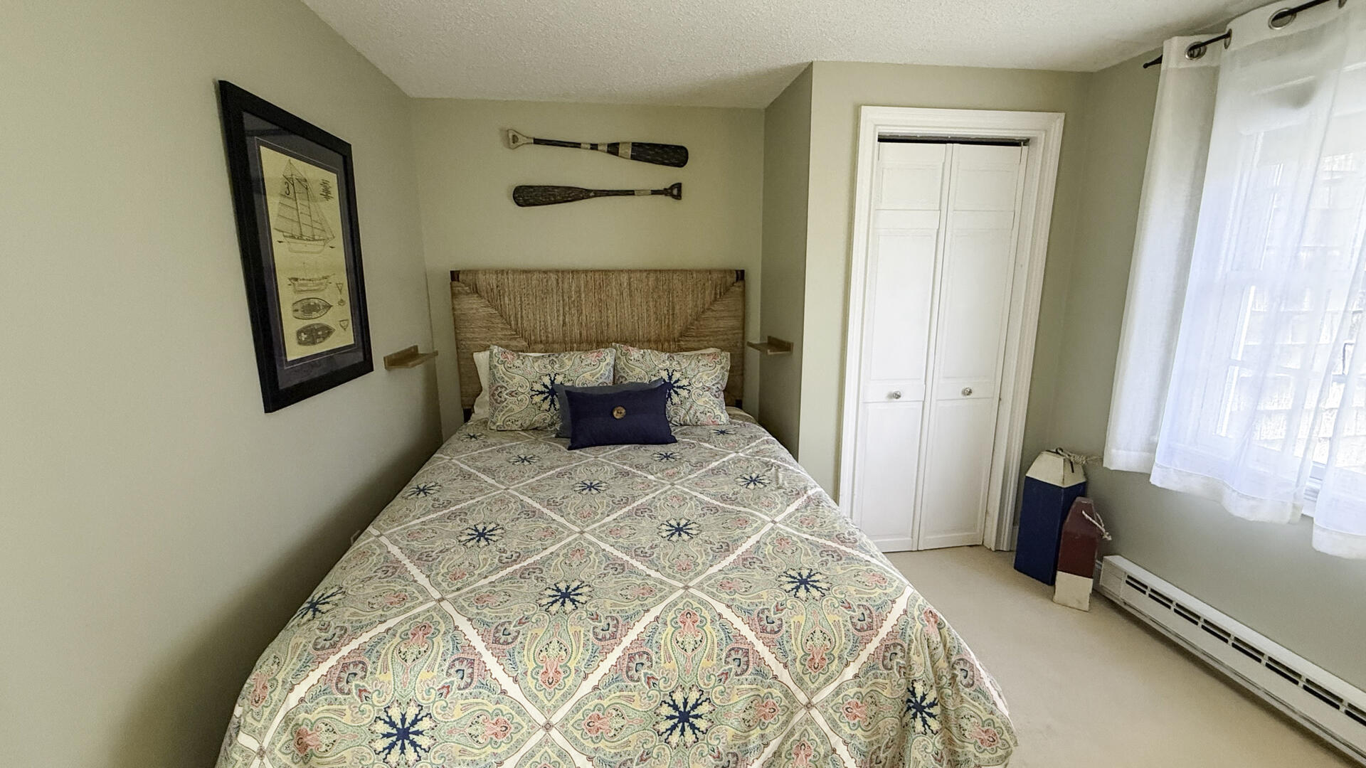 BR3 Queen, First Floor