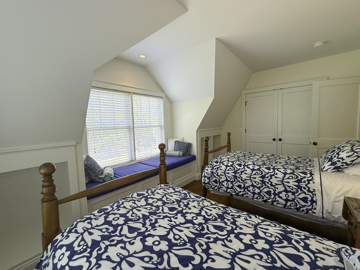 BR4 (2) Twin Beds, Second Floor