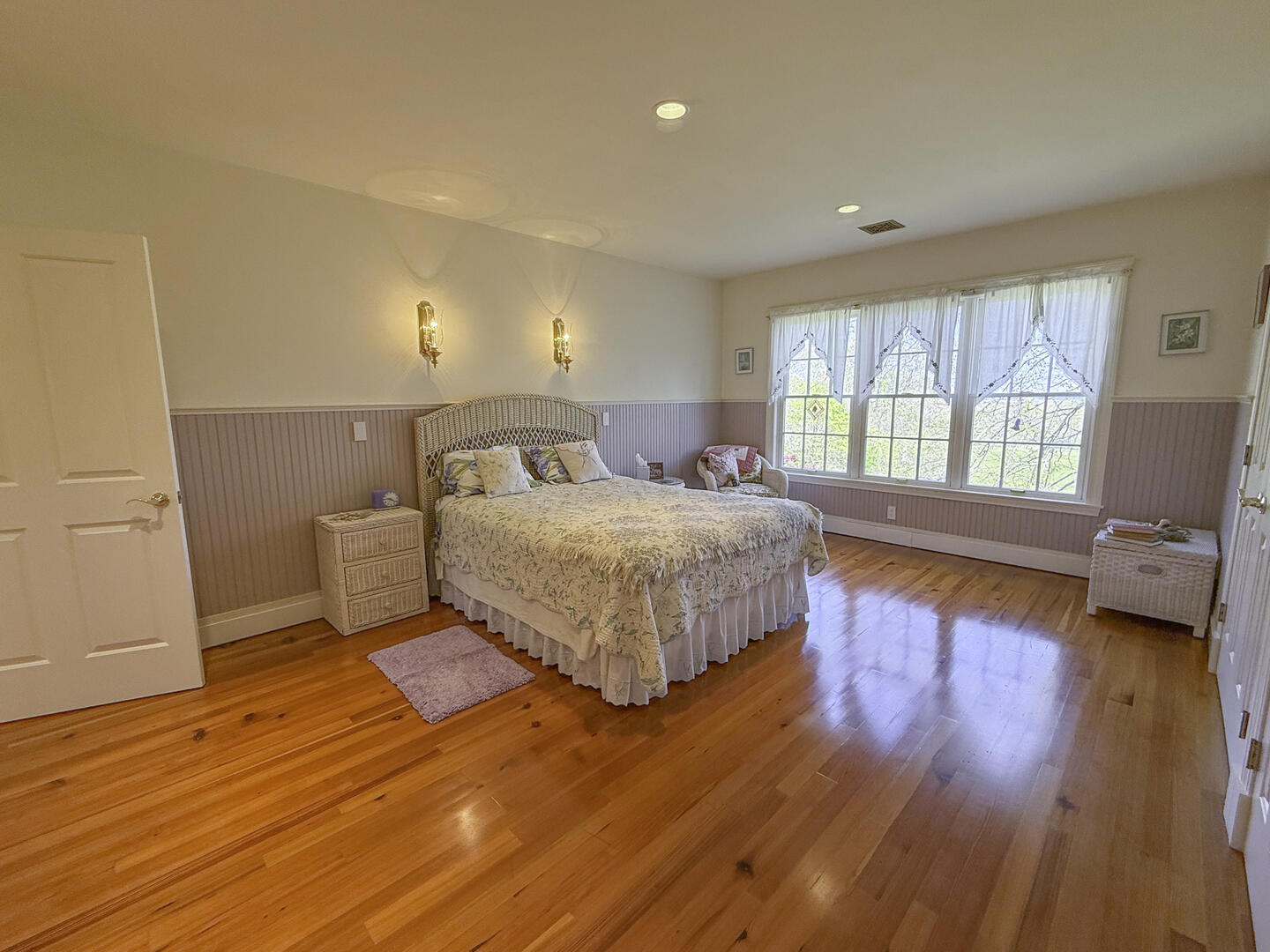 BR2 Queen En Suite, Second Floor