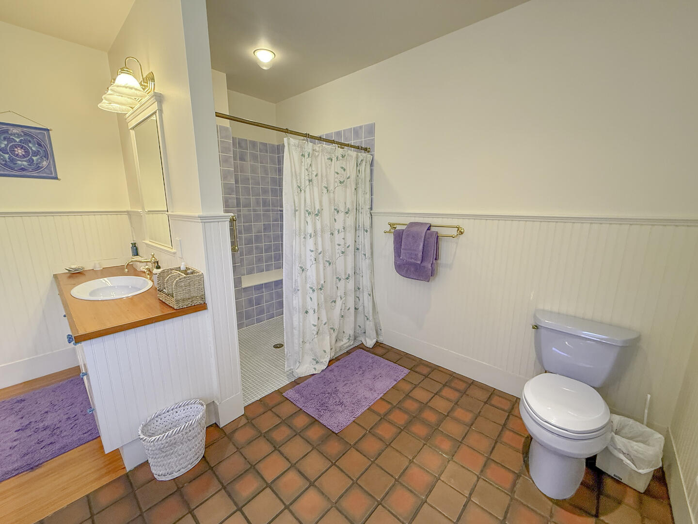 BR2 Queen En Suite with Shower Stall and Tub, Second Floor