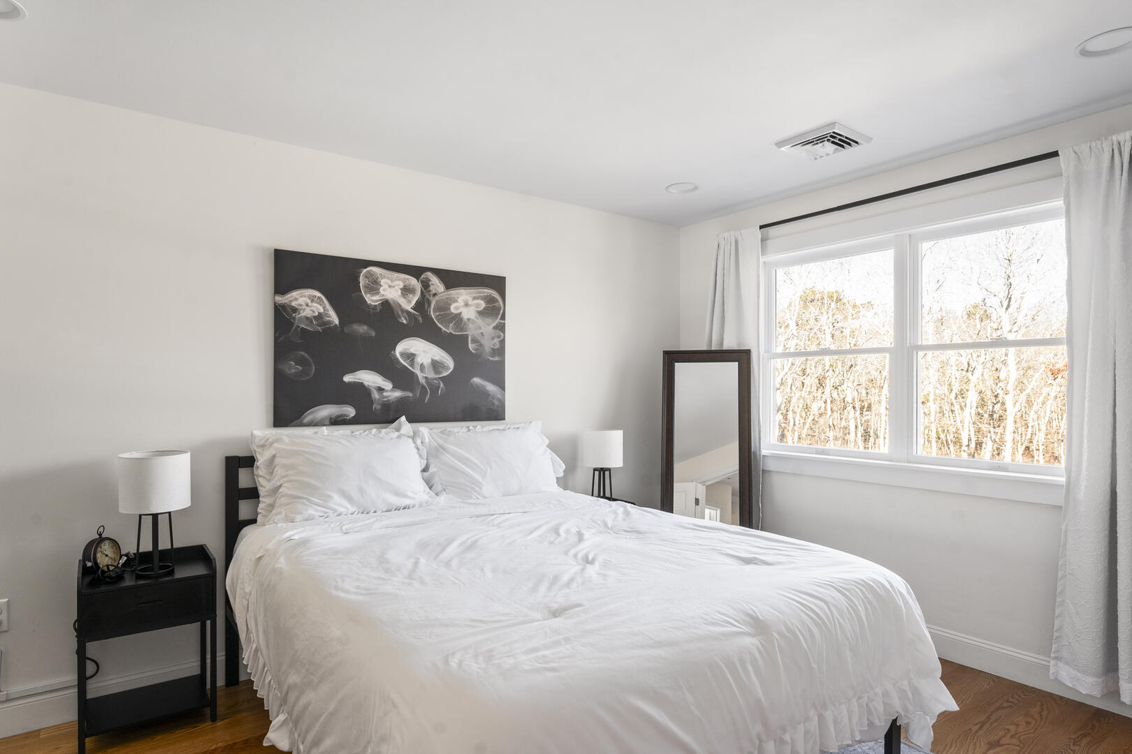 BR2 Queen, Second Floor