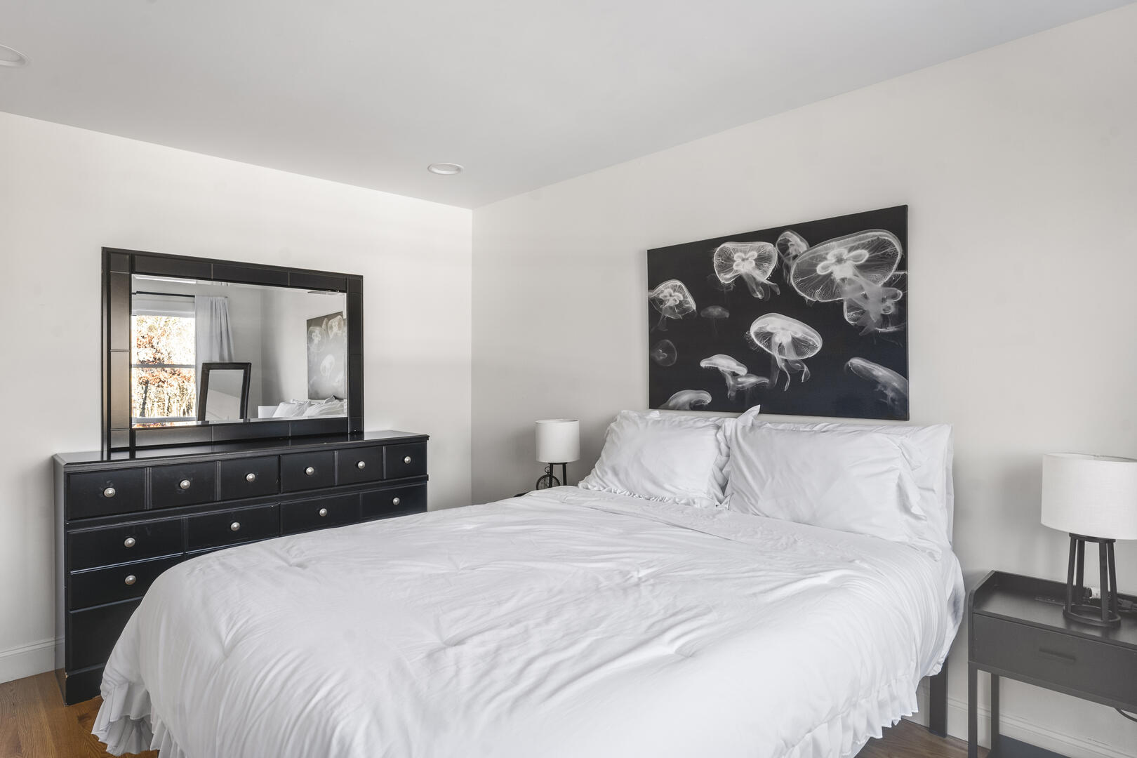 BR2 Queen, Second Floor