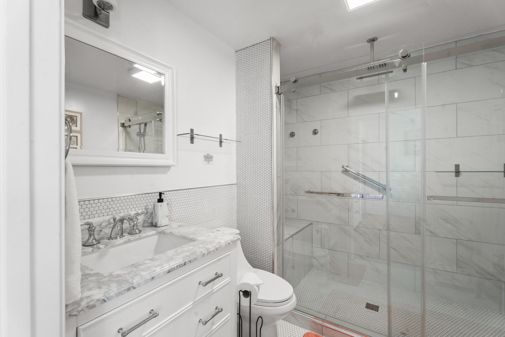 BR1 King En Suite with Shower Stall, Second Floor