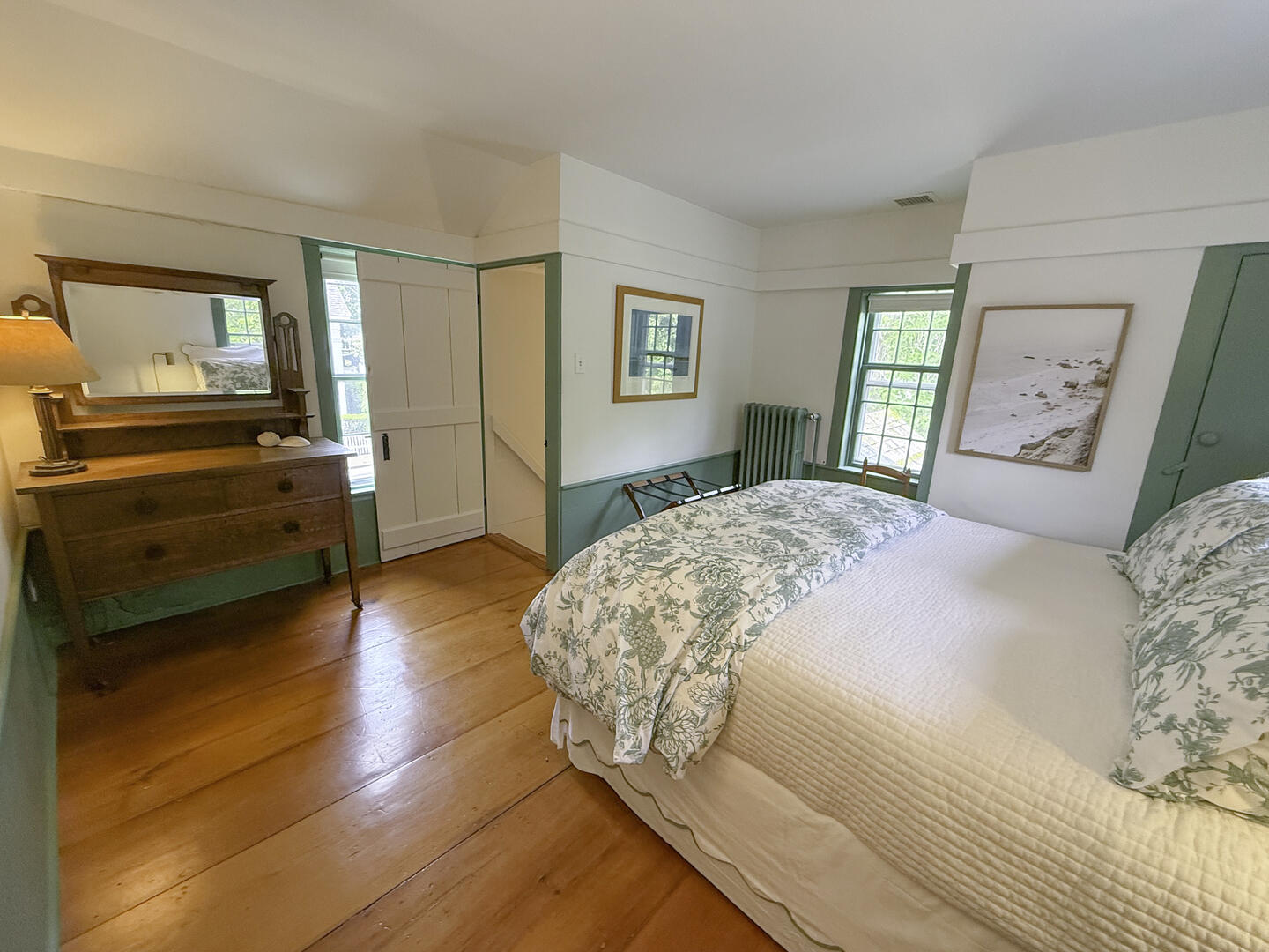 BR3 Queen, Second Floor