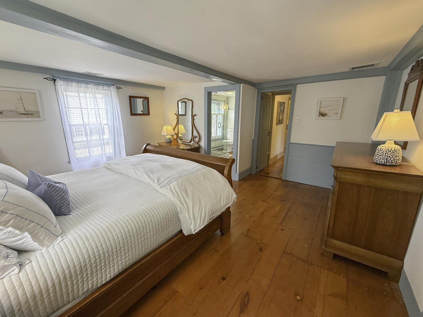 BR2 Queen En Suite, Second Floor