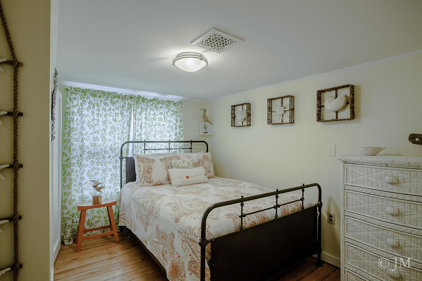 BR6 Queen, Second Floor (Central AC)