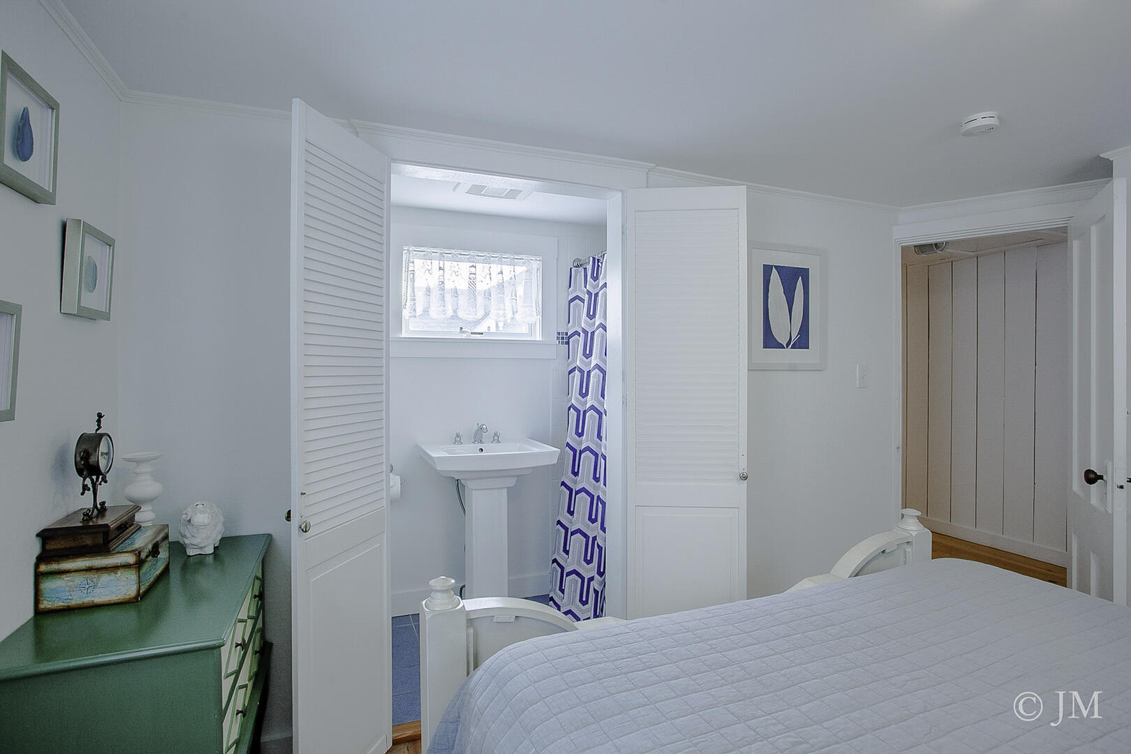 BR2 Queen En Suite with Shower Stall, Second Floor (Central AC)