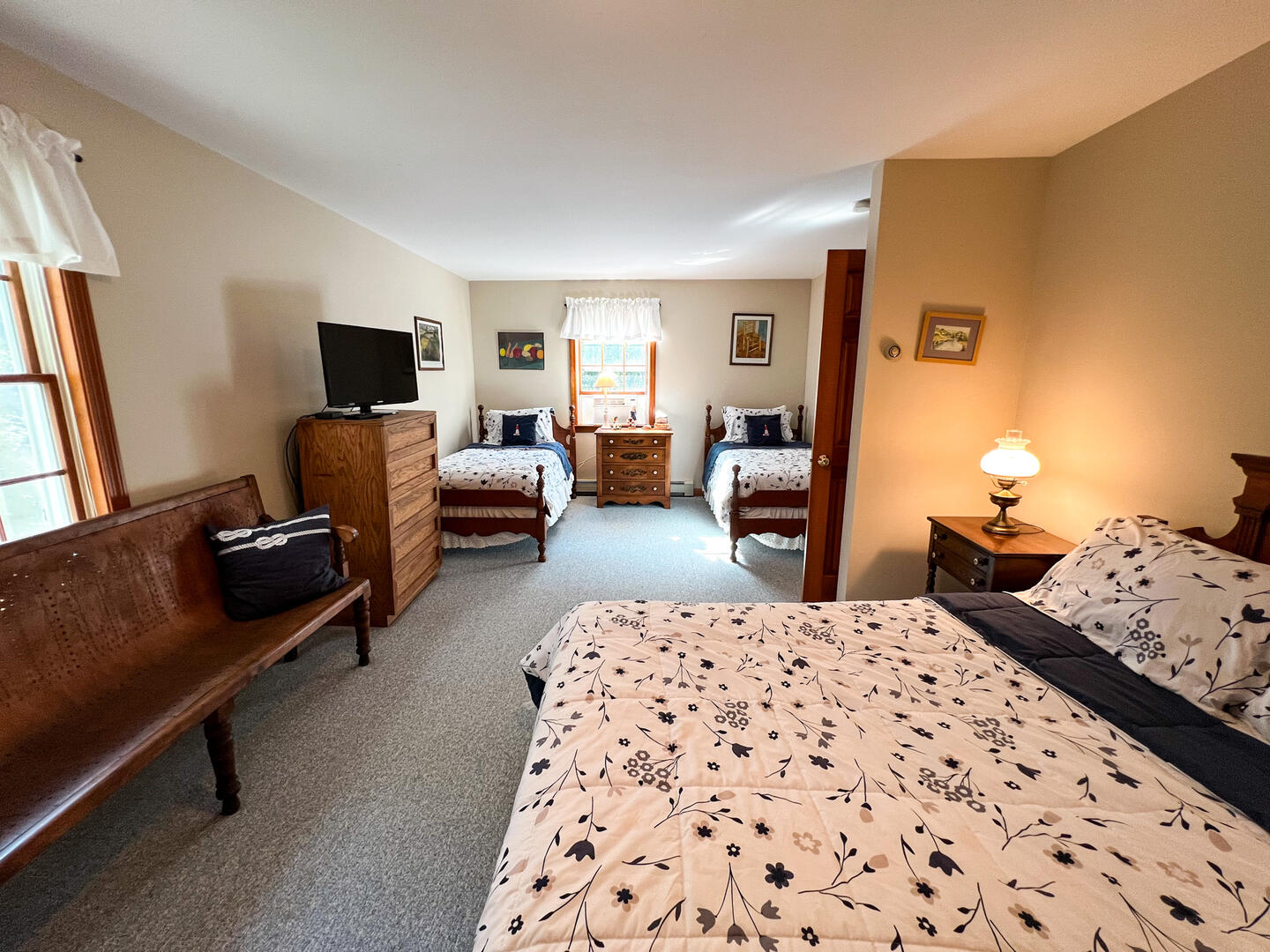 BR3 Queen with (2) Twin Beds, Second Floor