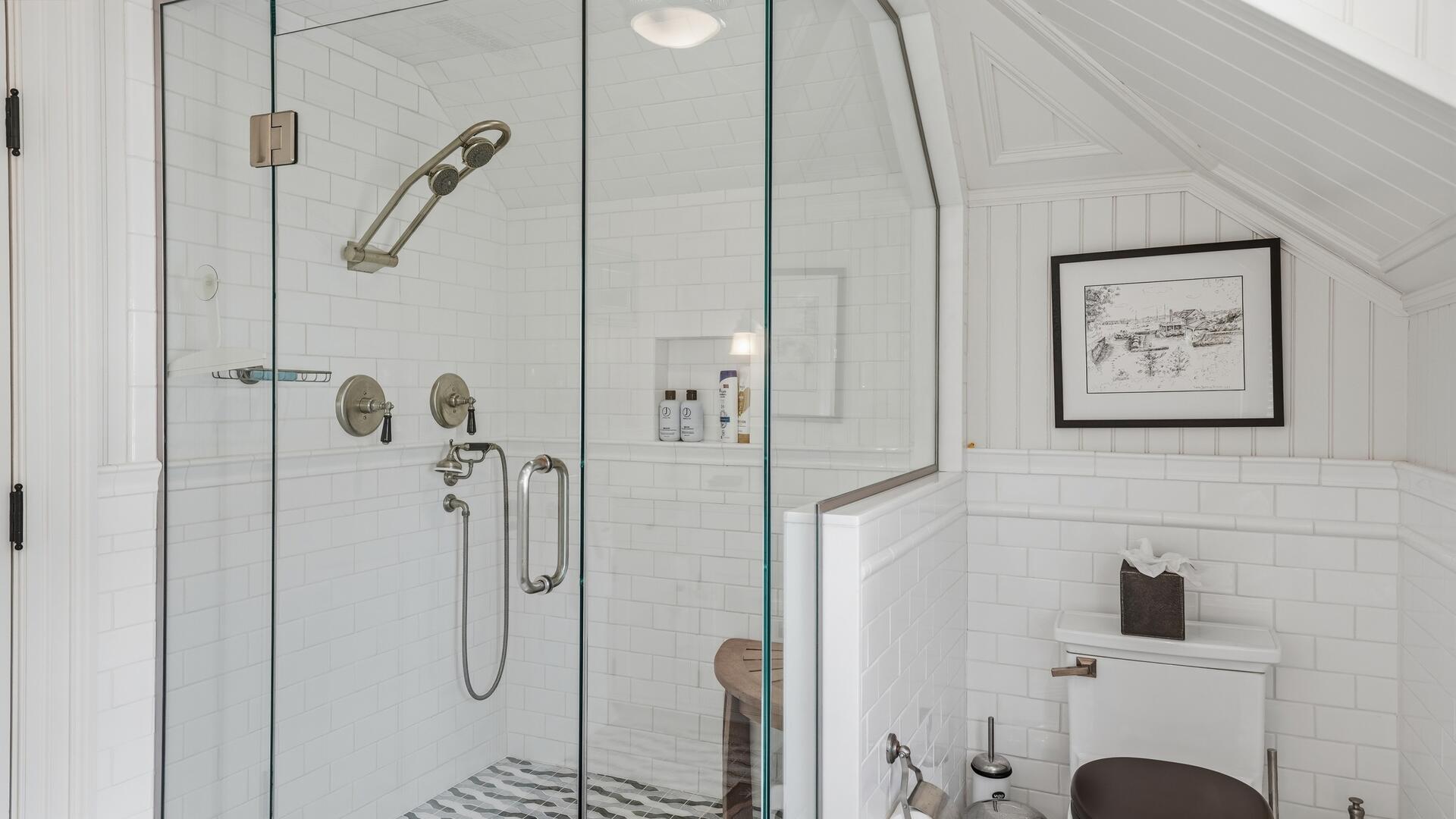BR1 Queen En Suite with Shower Stall, Second Floor