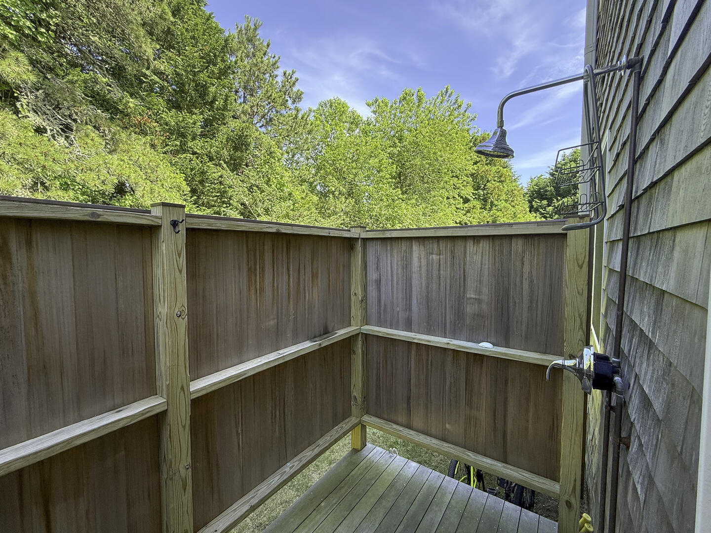 BR1 En Suite Walkout to Enclosed Outdoor Shower