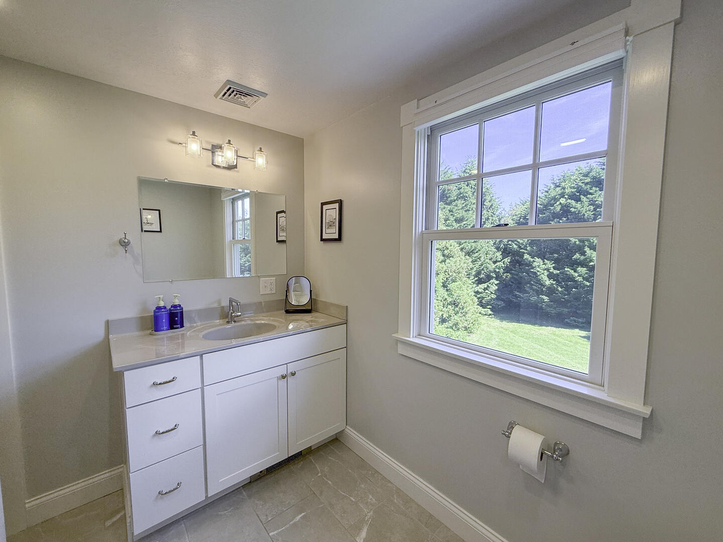Hall Bath with Shower Tub Combo, Second Floor
