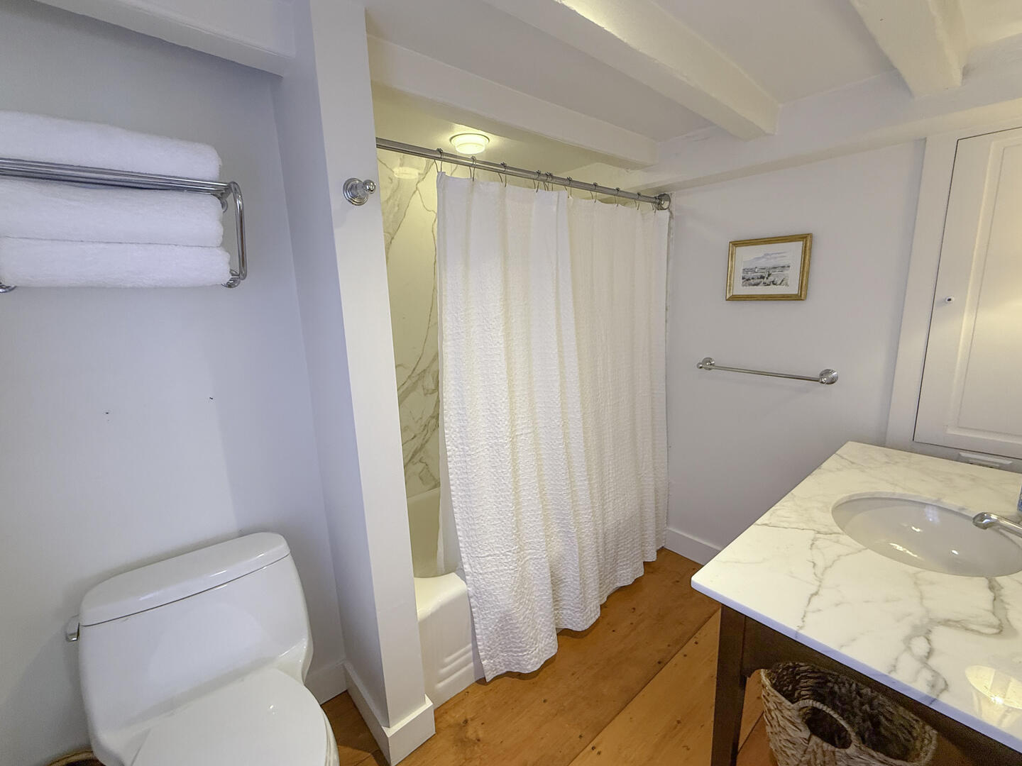 BR1 King En Suite with Shower Tub Combo, Second Floor