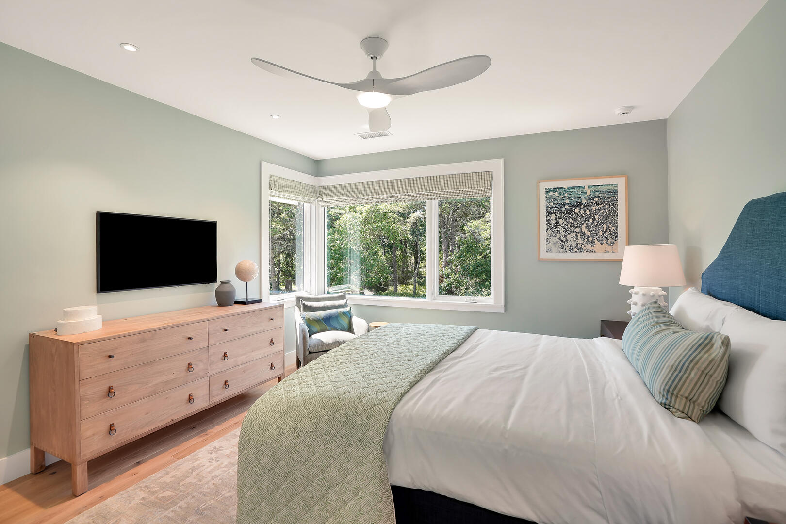 BR3 Queen, Second Floor