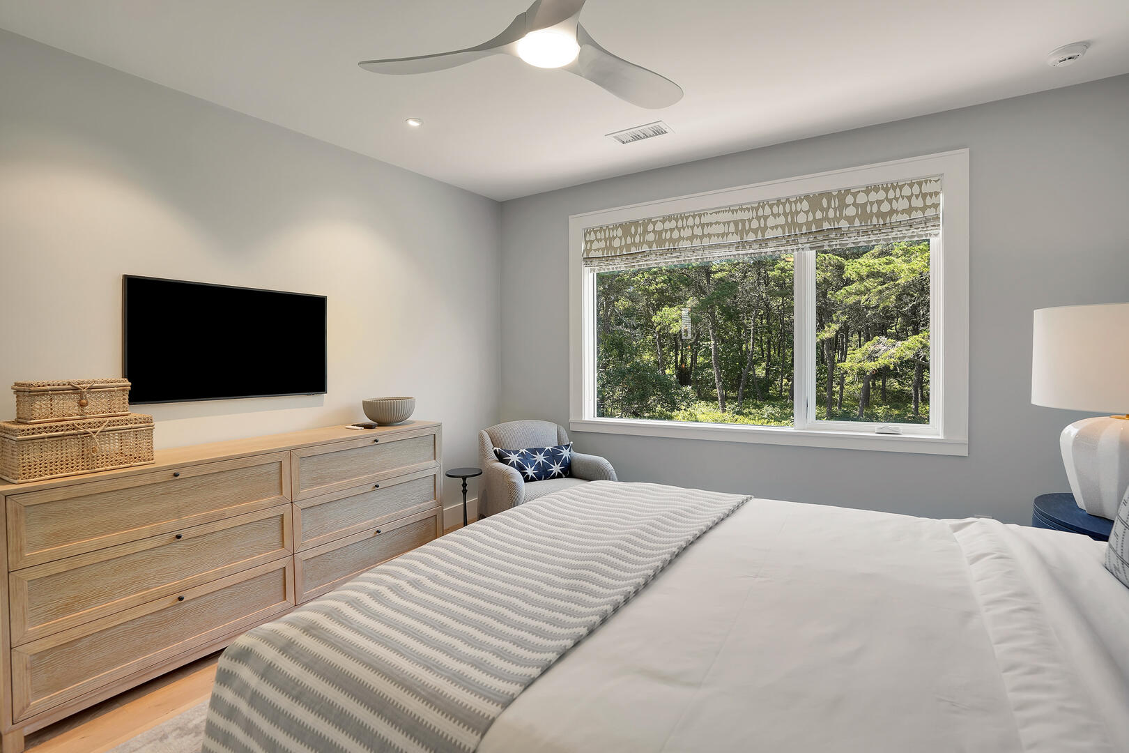 BR4 Queen, Second Floor