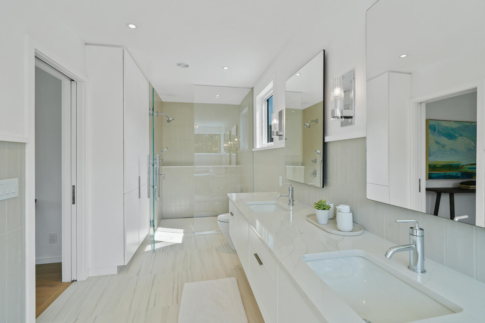 BR2 King En Suite with Shower Stall and Tub, Second Floor