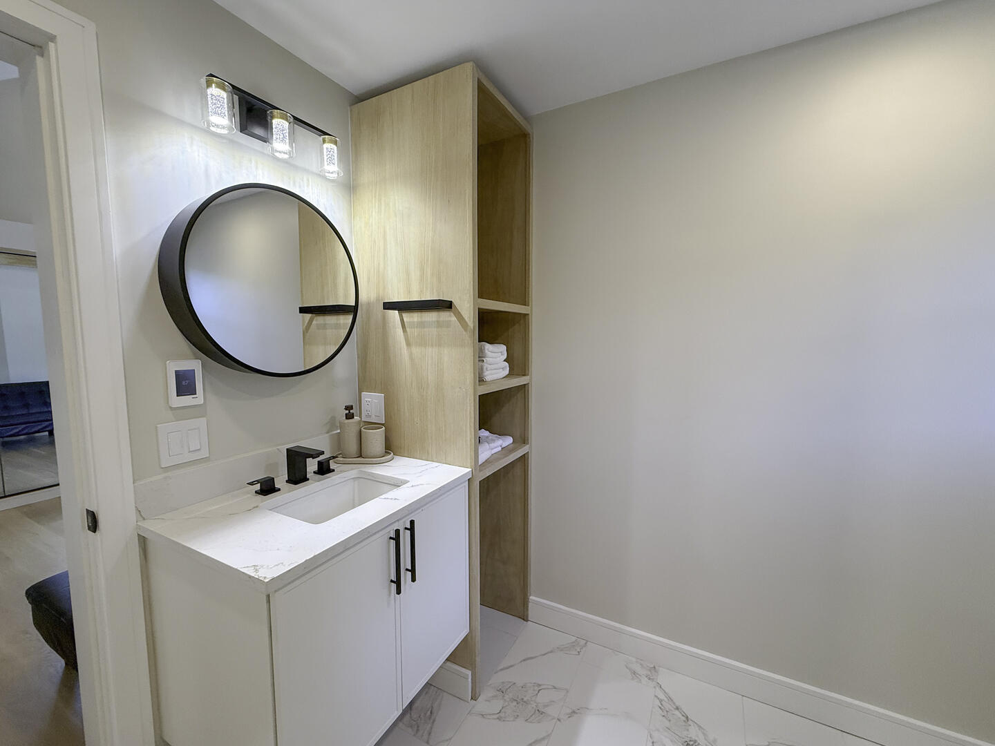 BR2 King En Suite with Shower Stall, Second Floor