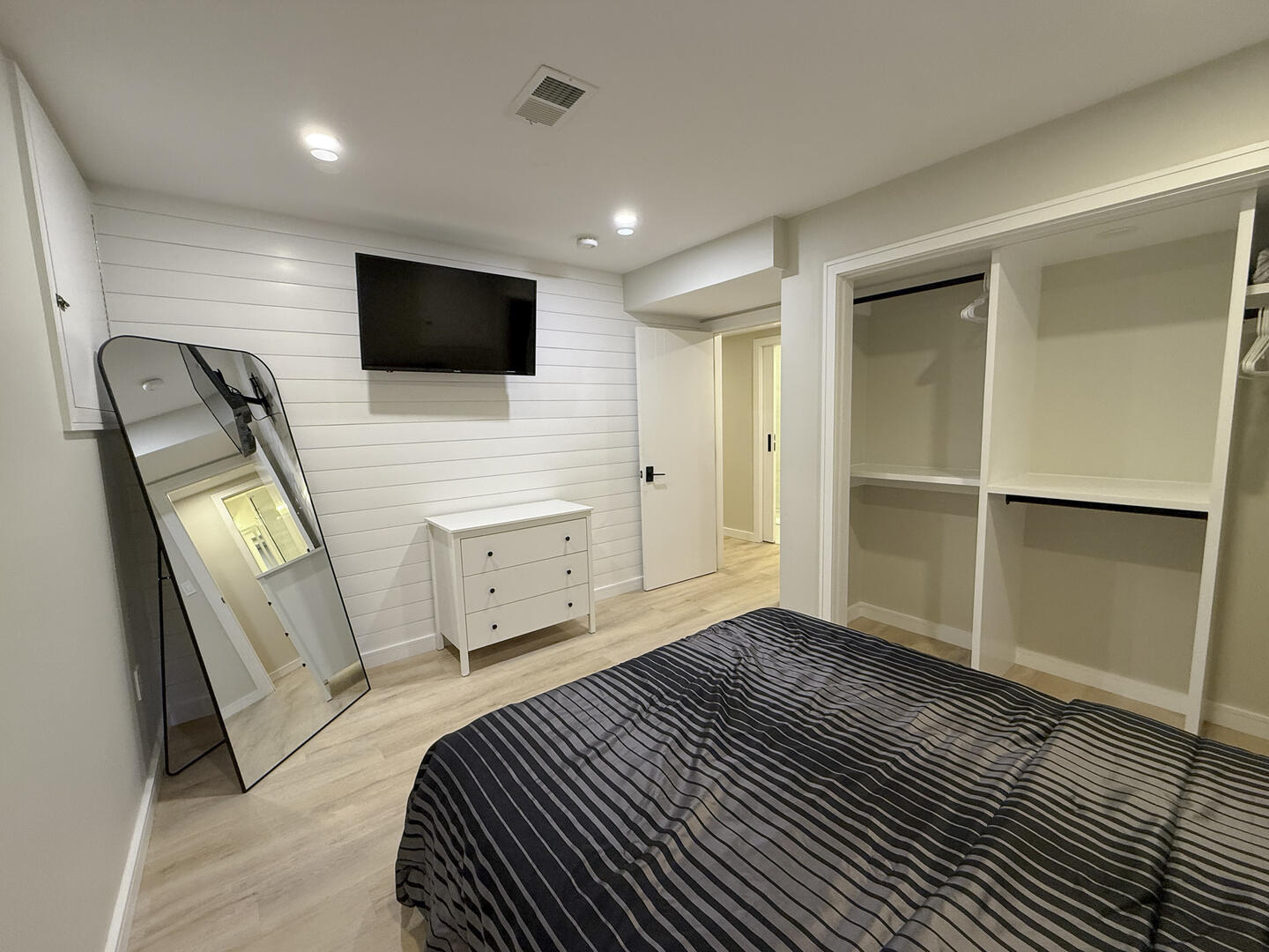 BR5 Queen, Lower Level