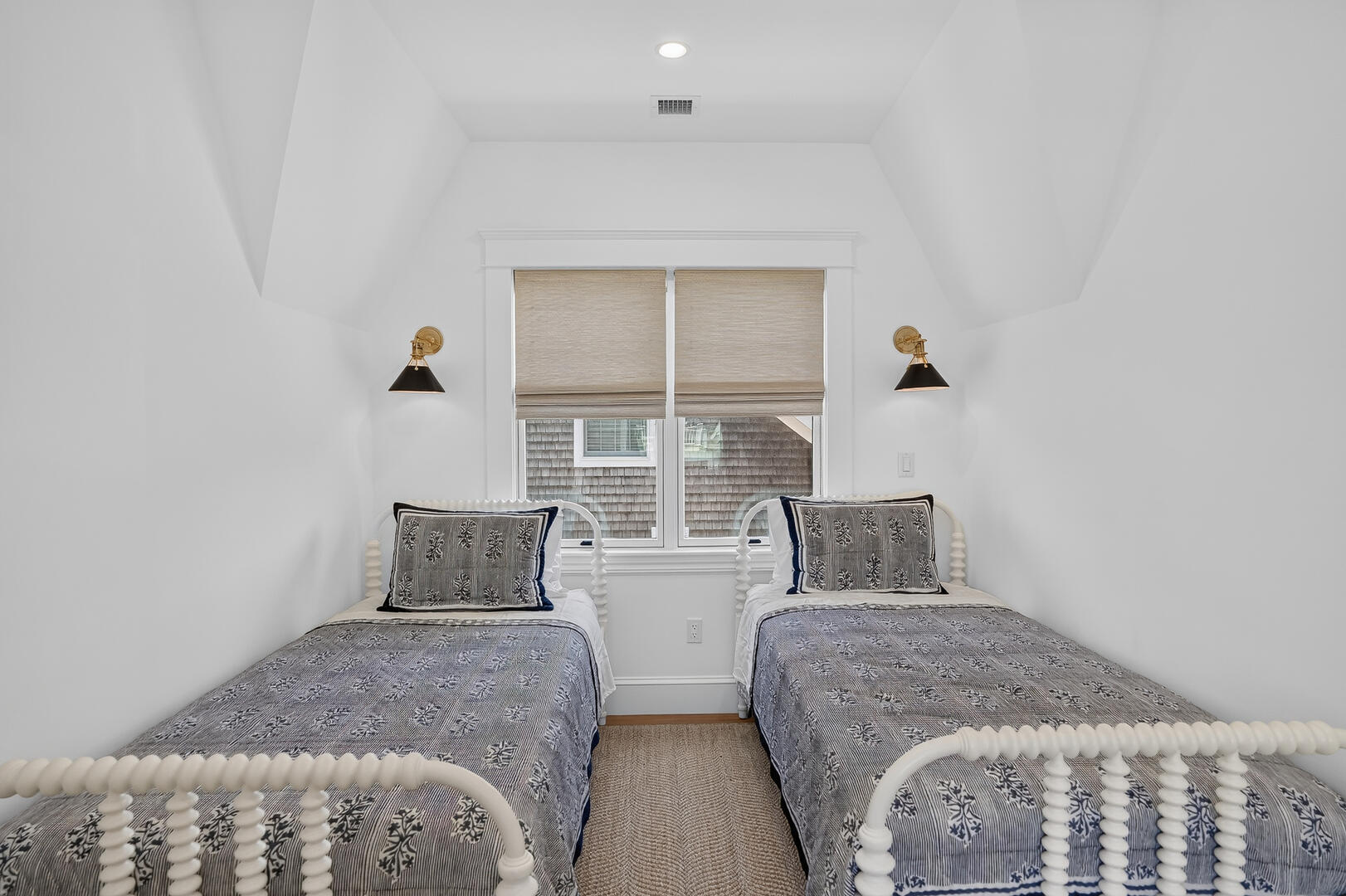 BR6 (2) Twin Beds, Second Floor Guest House
