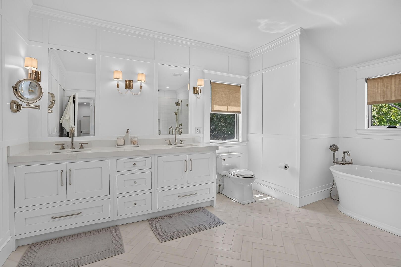 BR2 King En Suite with Shower Stall and Tub, Second Floor