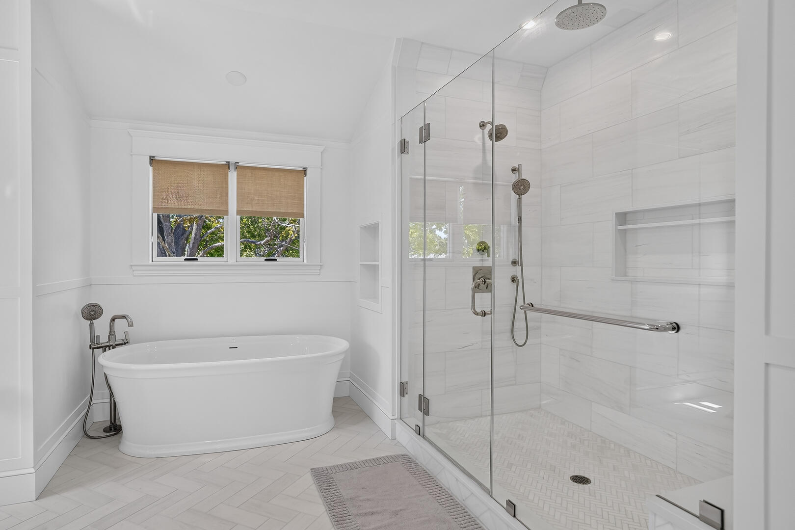 BR2 King En Suite with Shower Stall and Tub, Second Floor