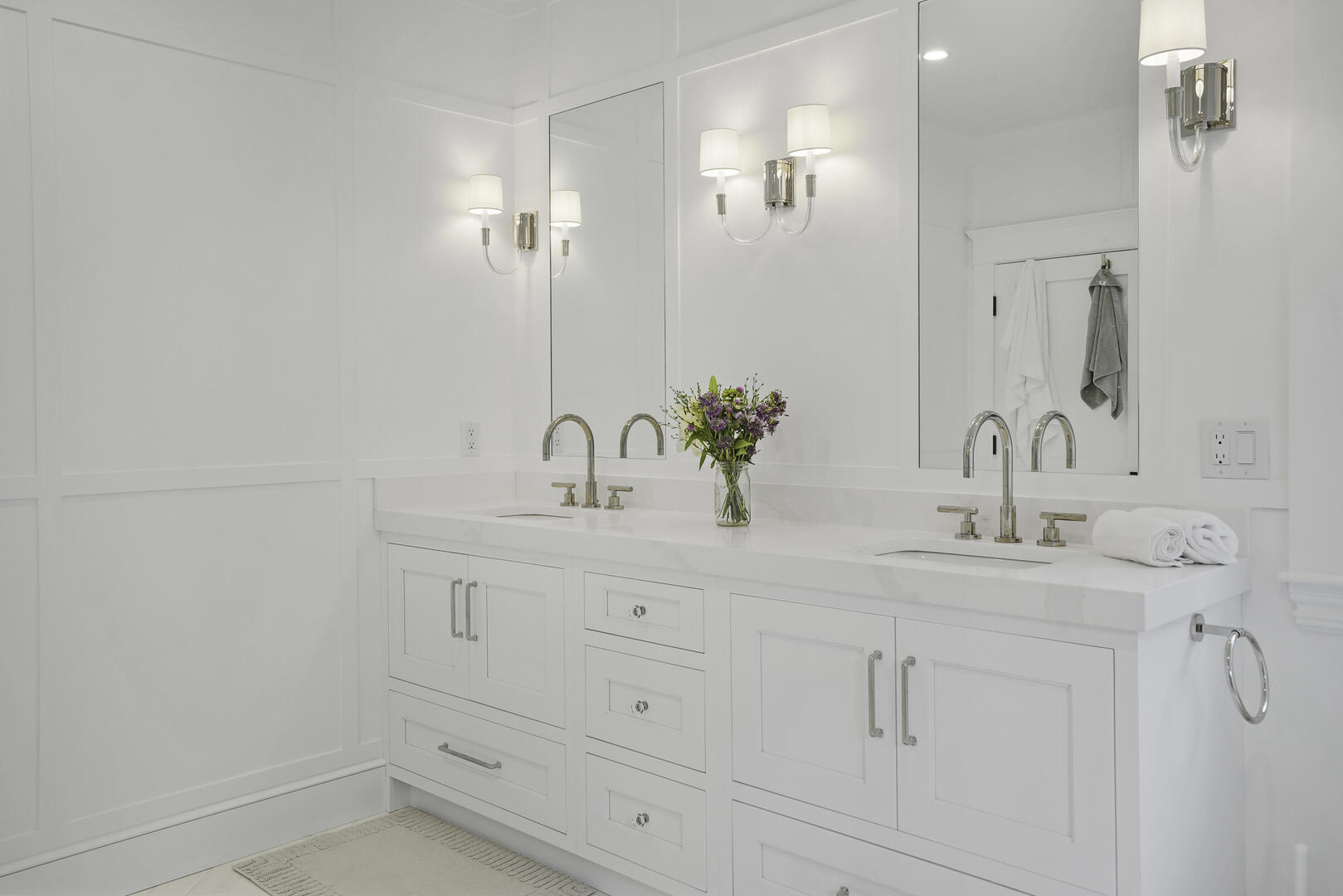 BR2 King En Suite with Shower Stall and Tub, Second Floor