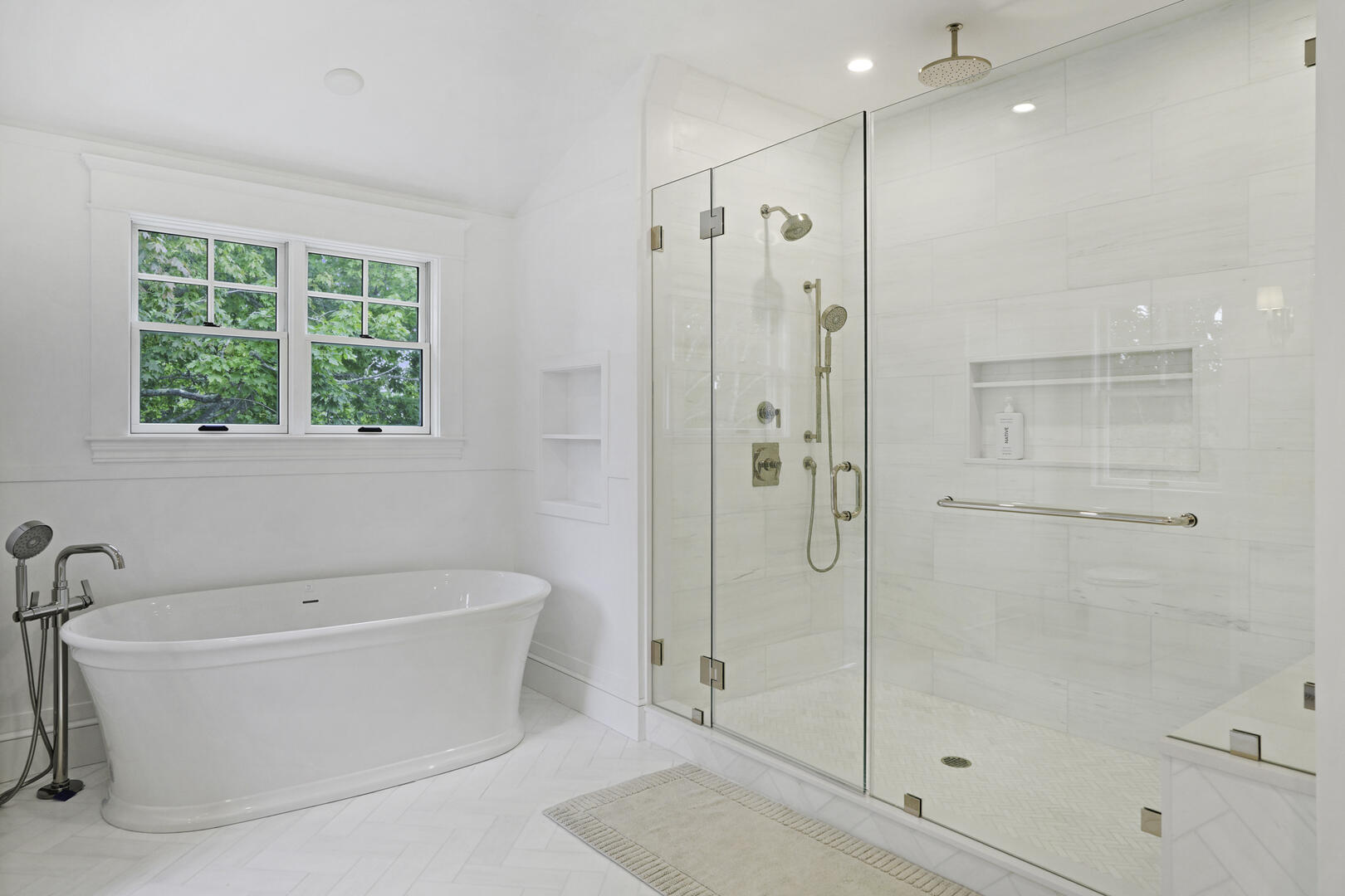 BR2 King En Suite with Shower Stall and Tub, Second Floor