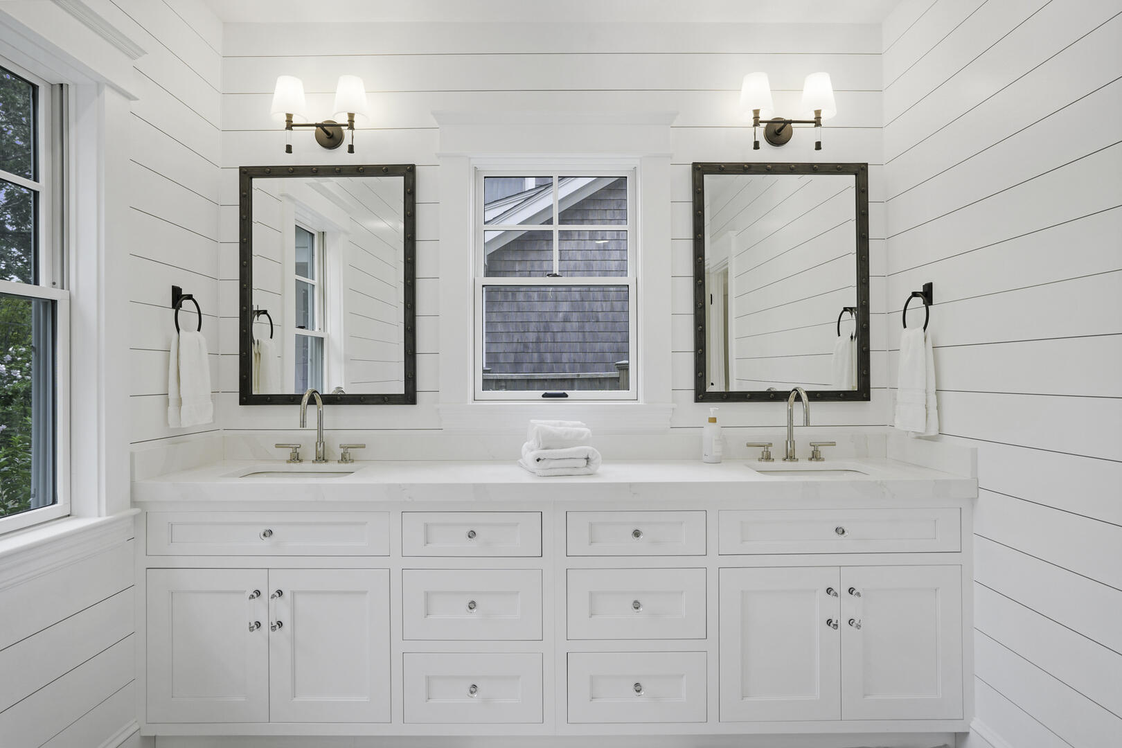 BR1 King En Suite with Shower Stall, First Floor