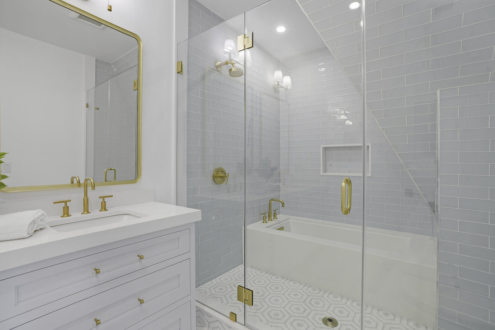 BR4 (2) Double Beds En Suite with Shower Tub Combo, Second Floor