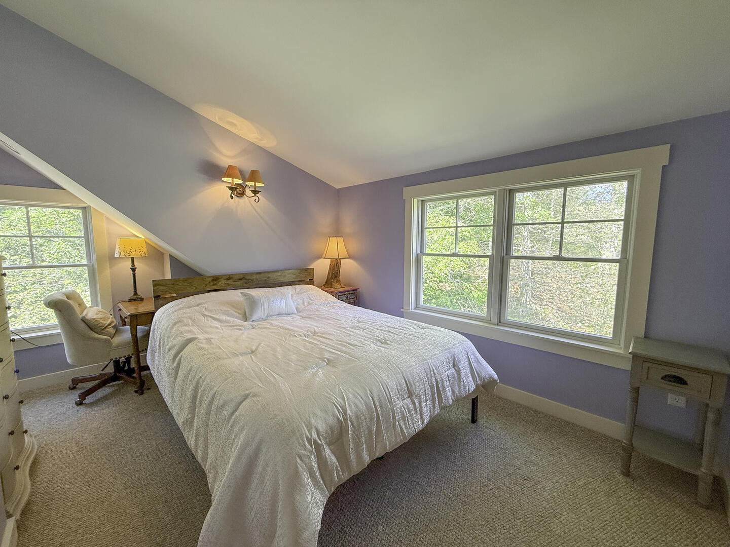 BR2 Queen, Second Floor