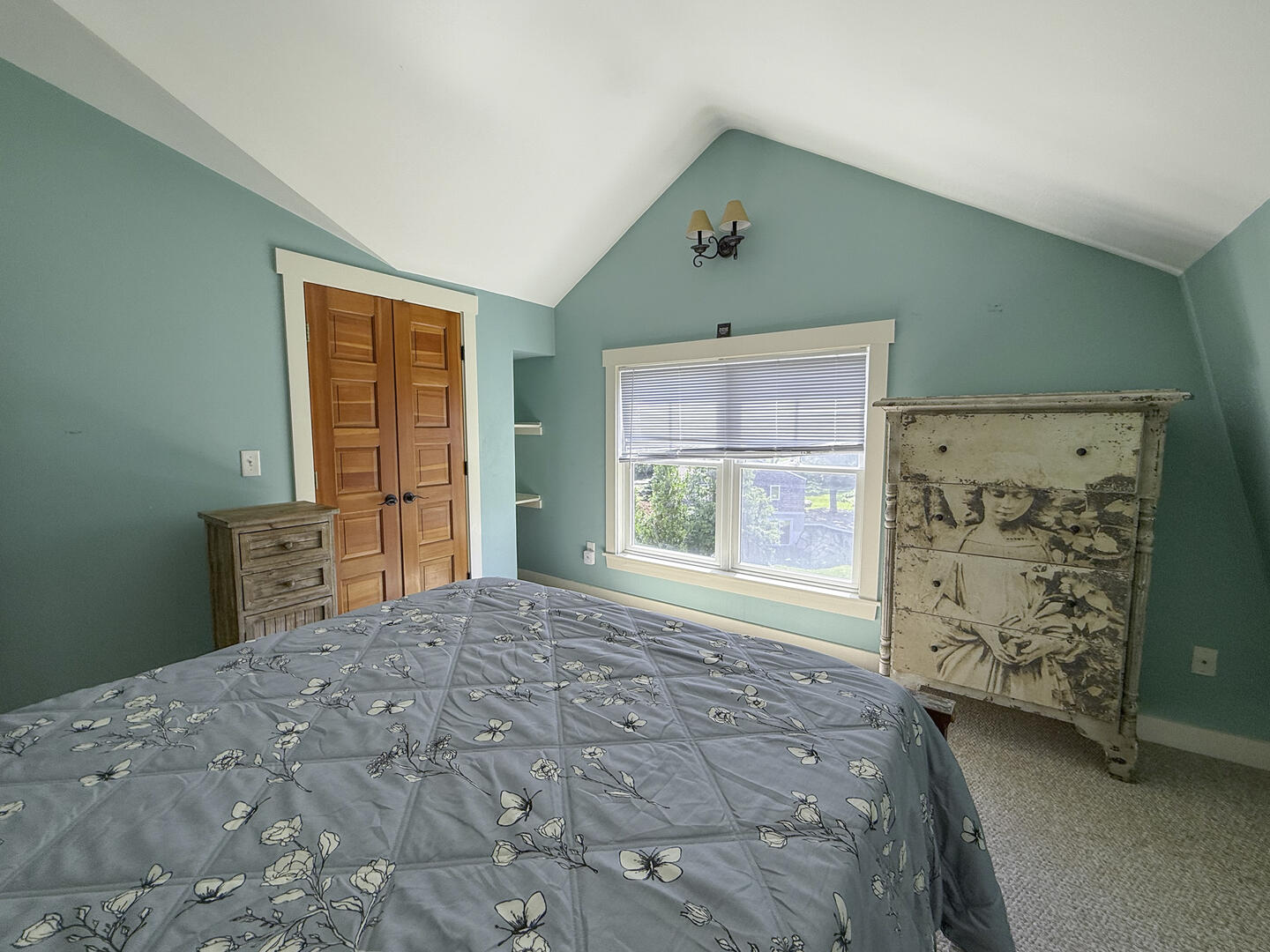 BR3 Queen, Second Floor