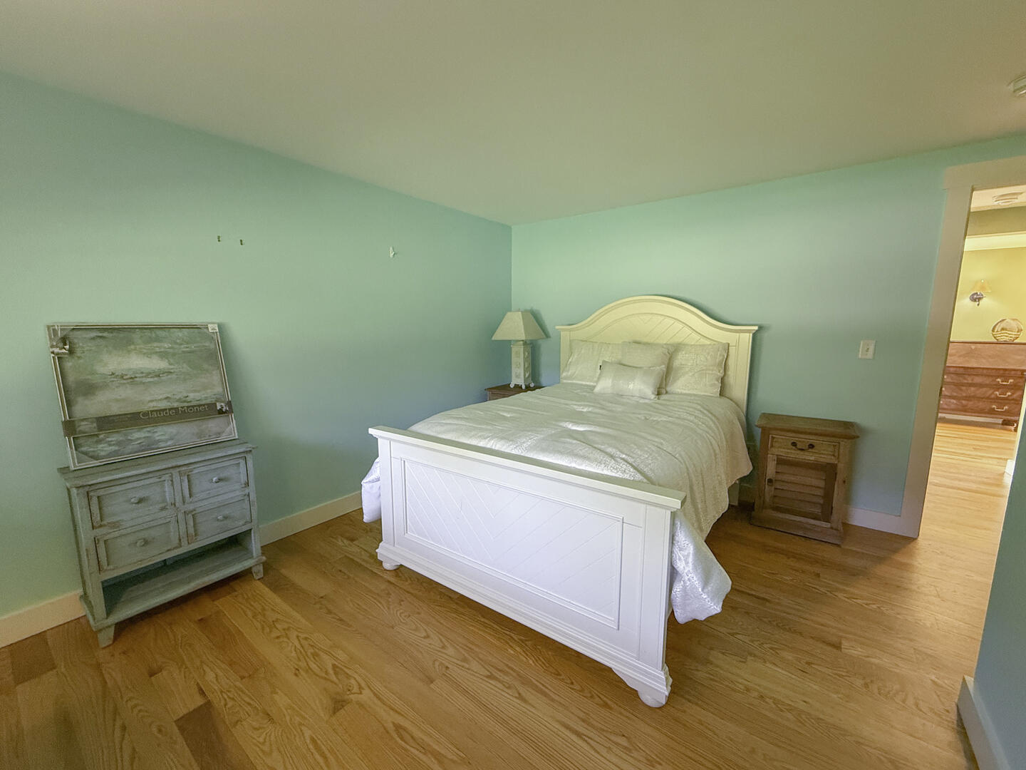 BR5 Queen, First Floor