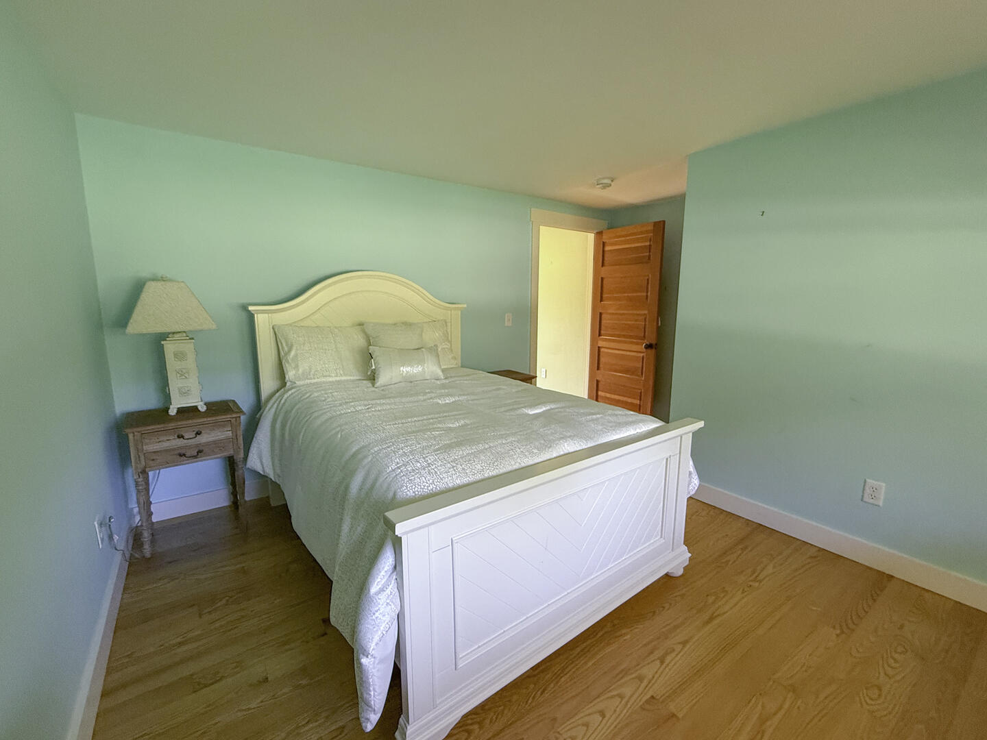 BR5 Queen, First Floor