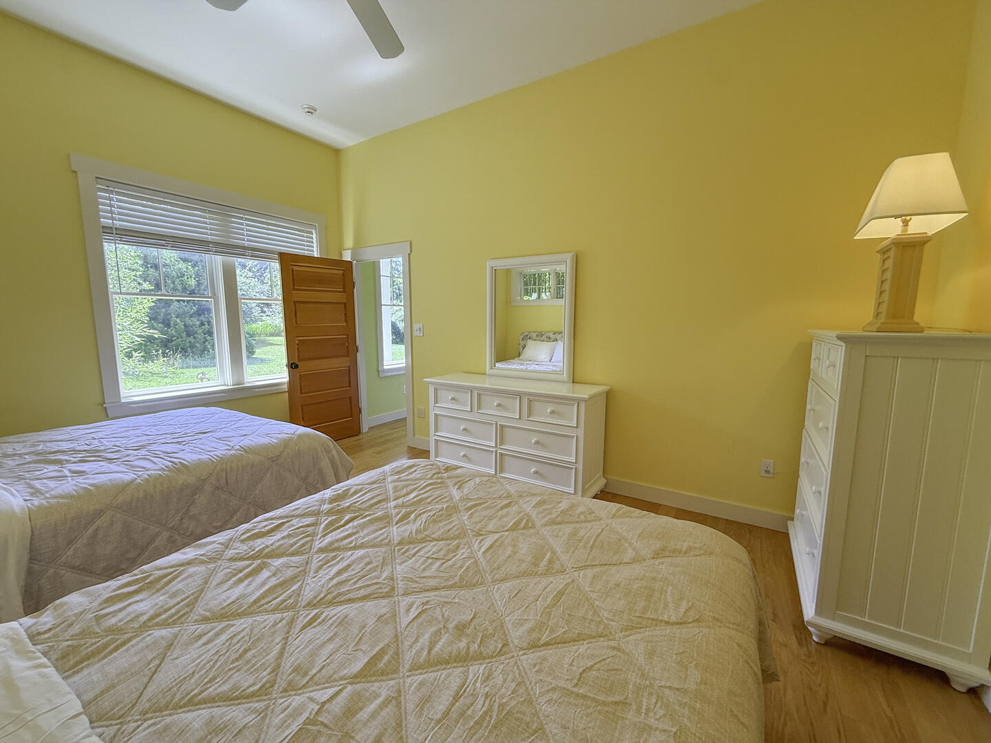 BR6 (2) Queen Beds, Lower Level