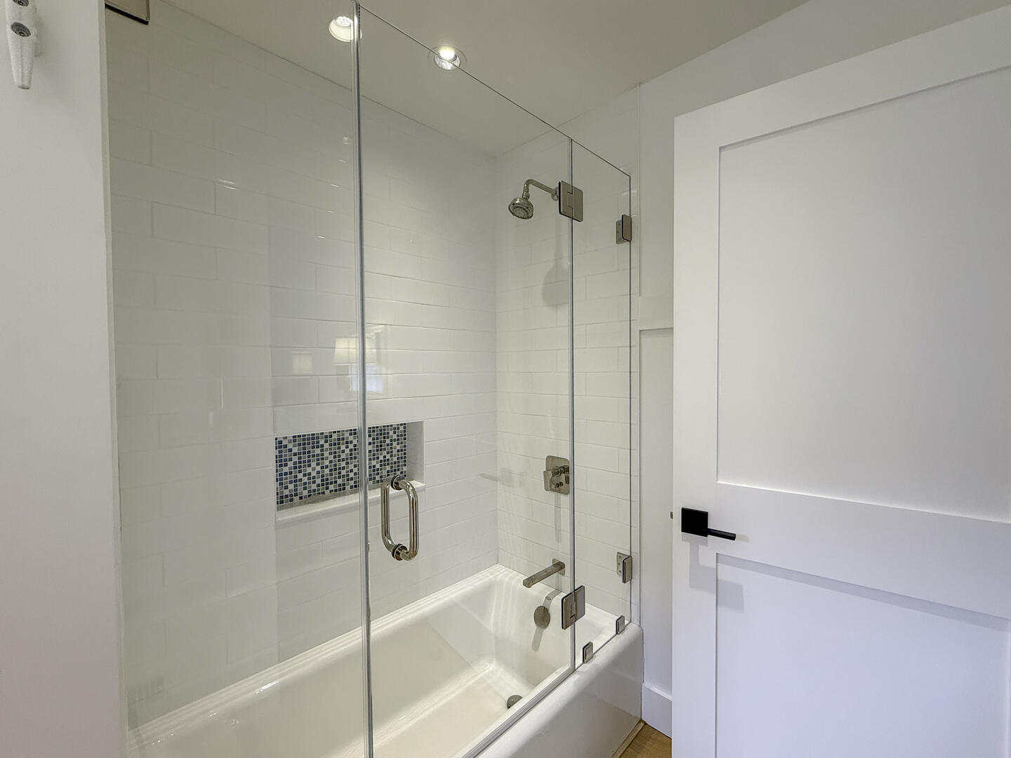 BR2 (2) Twin Beds En Suite with Shower Stall, First Floor