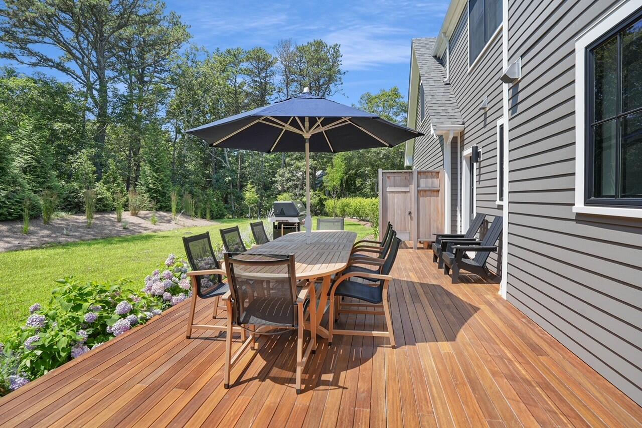 Outdoor Dining and Outside Shower