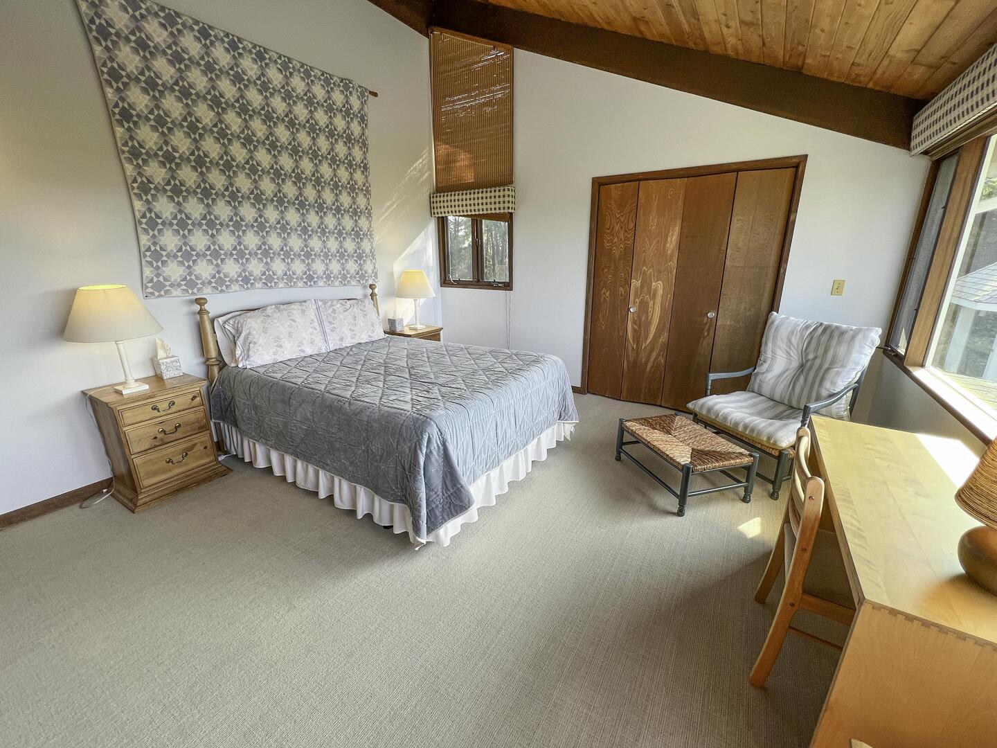 BR3 Queen, Second Floor