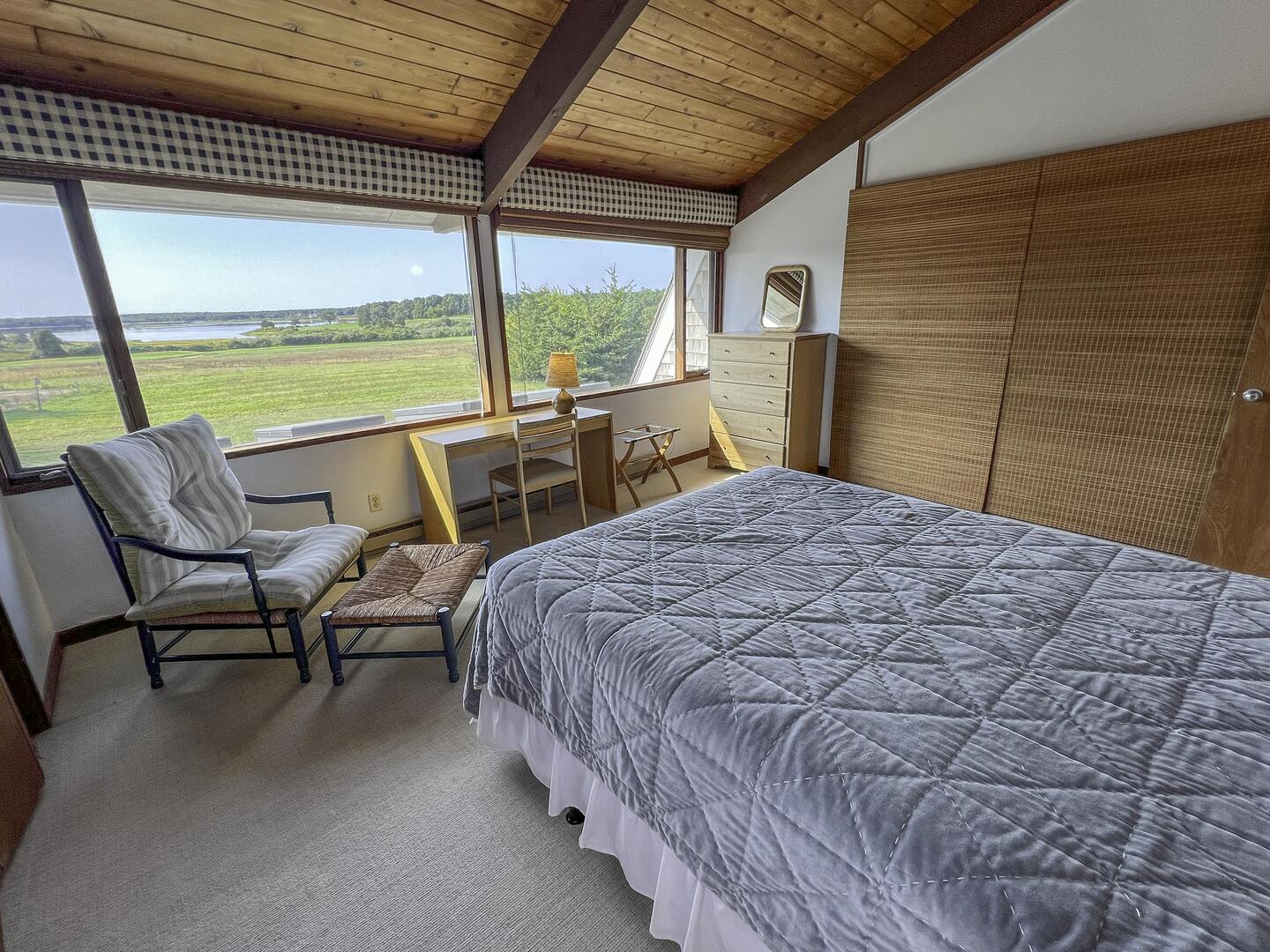 BR3 Queen, Second Floor