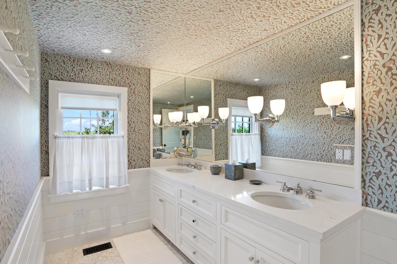 BR2 King En Suite with Shower Stall, First Floor