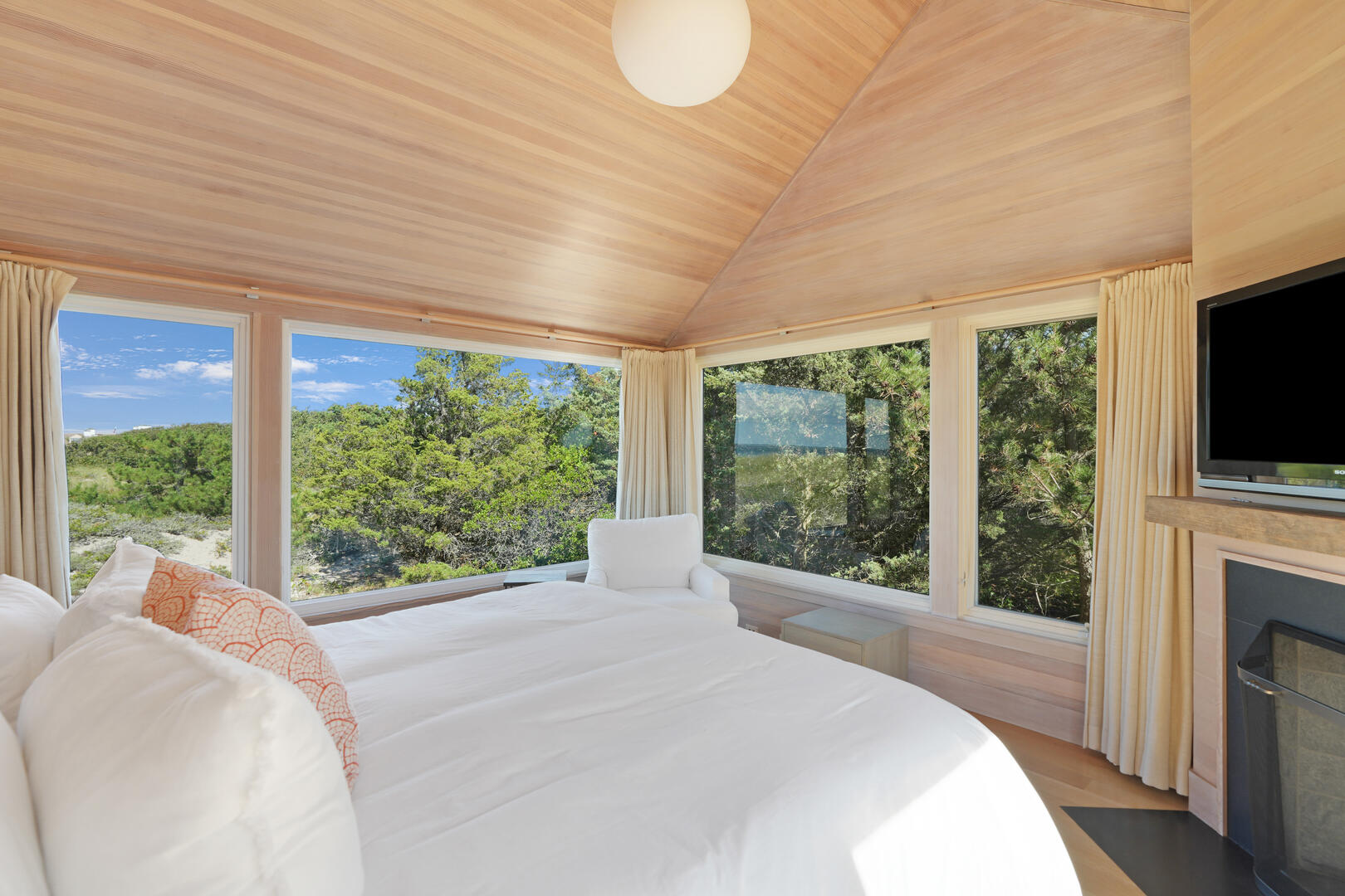 East Shack: BR5 King En Suite, First Floor