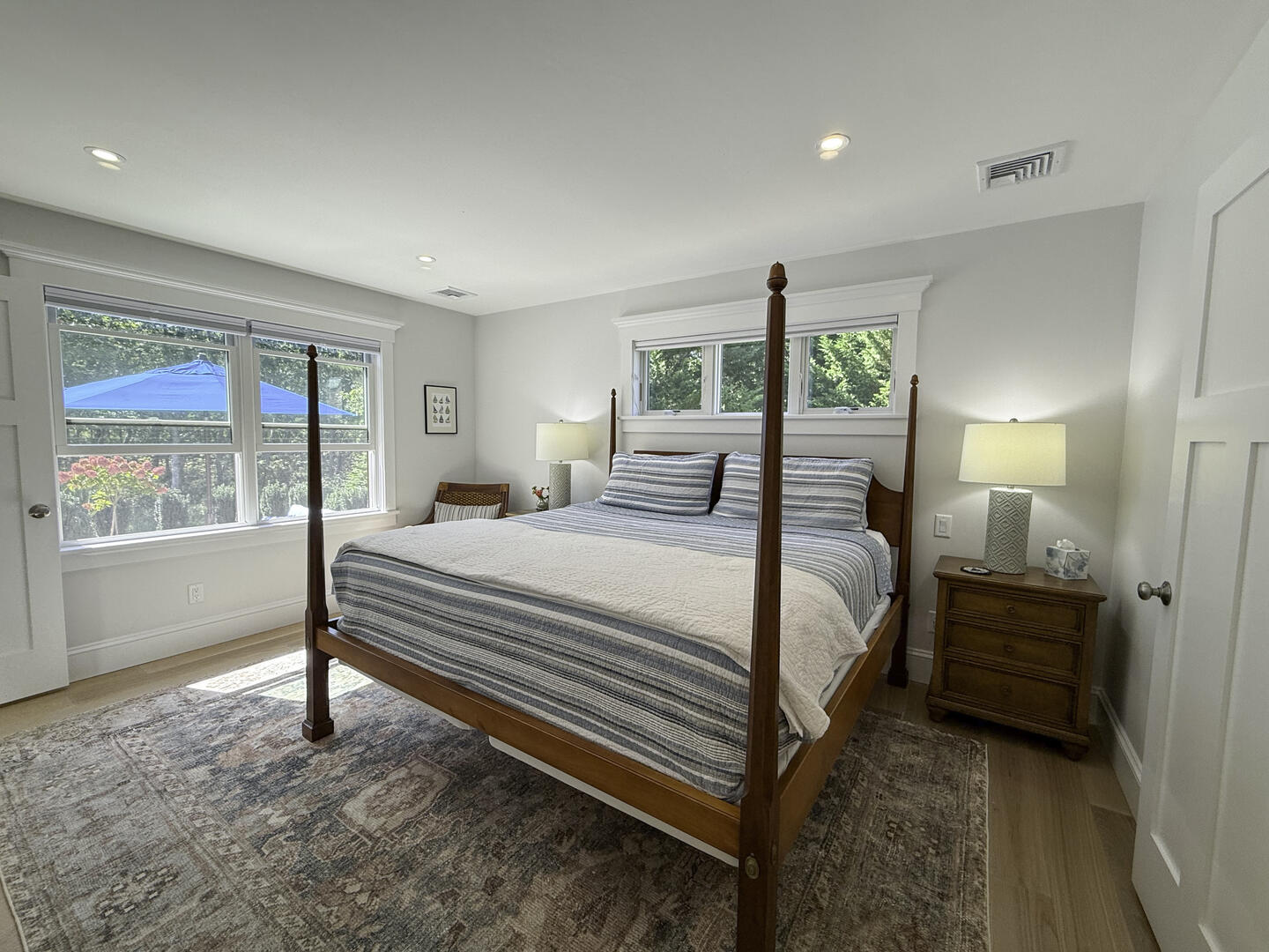 BR1 King with Adjoining Bath, First Floor