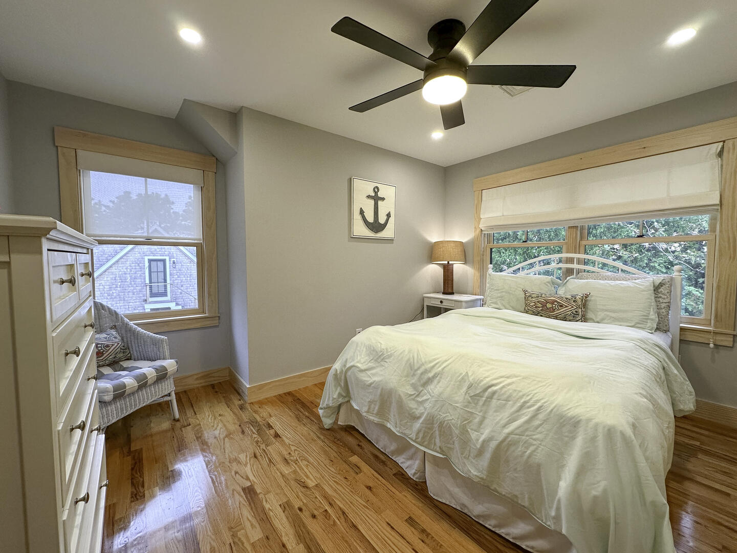 BR3 Queen, Second Floor