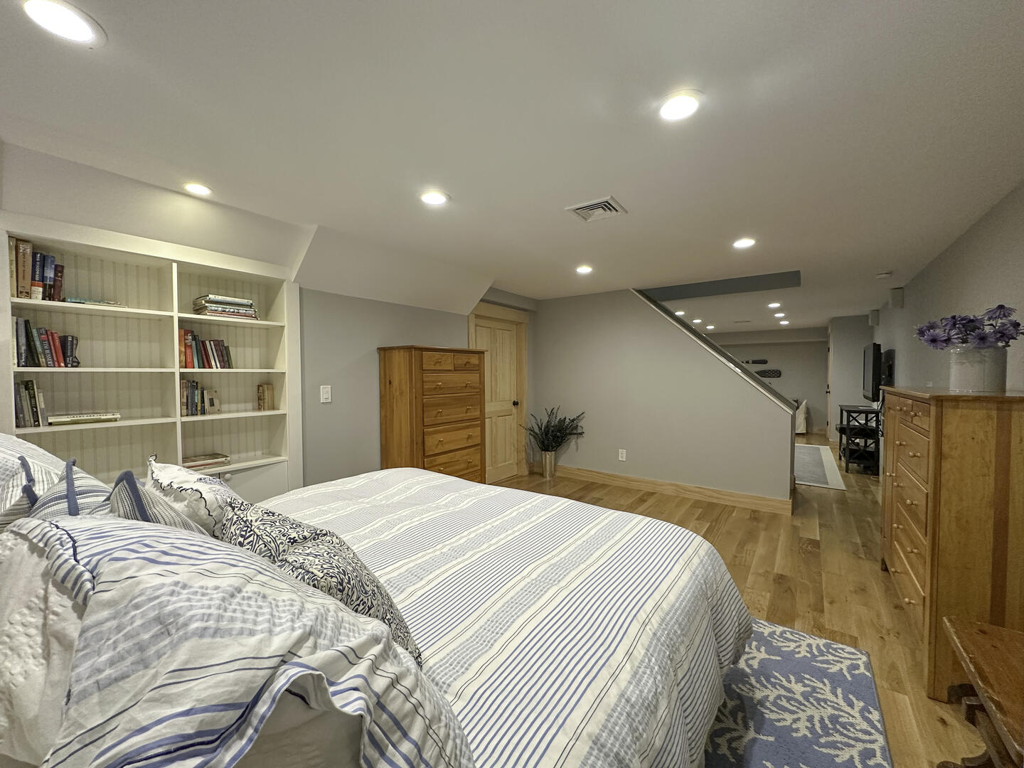 Overflow: King, Lower Level