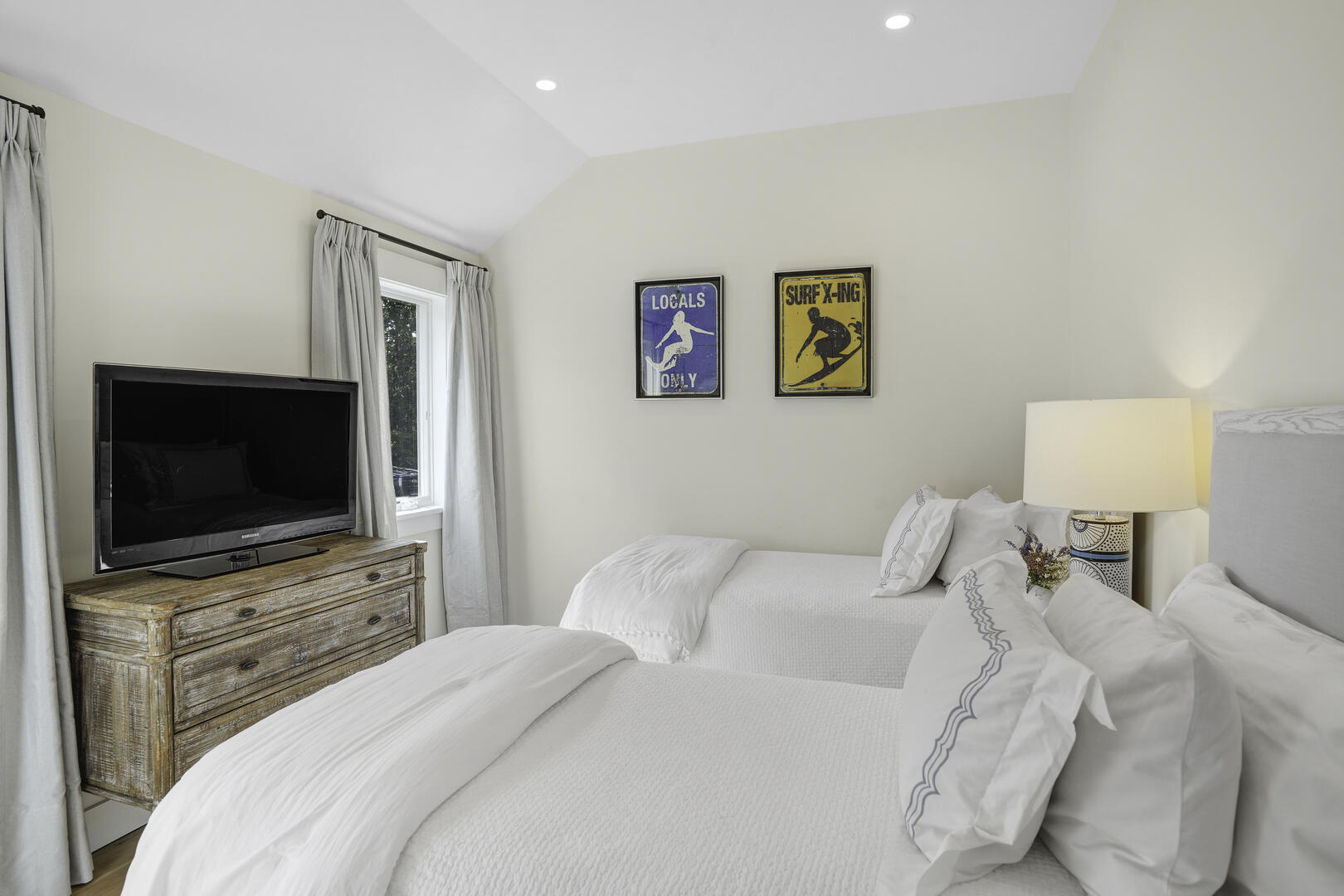 BR4 (2) Twin Beds, First Floor