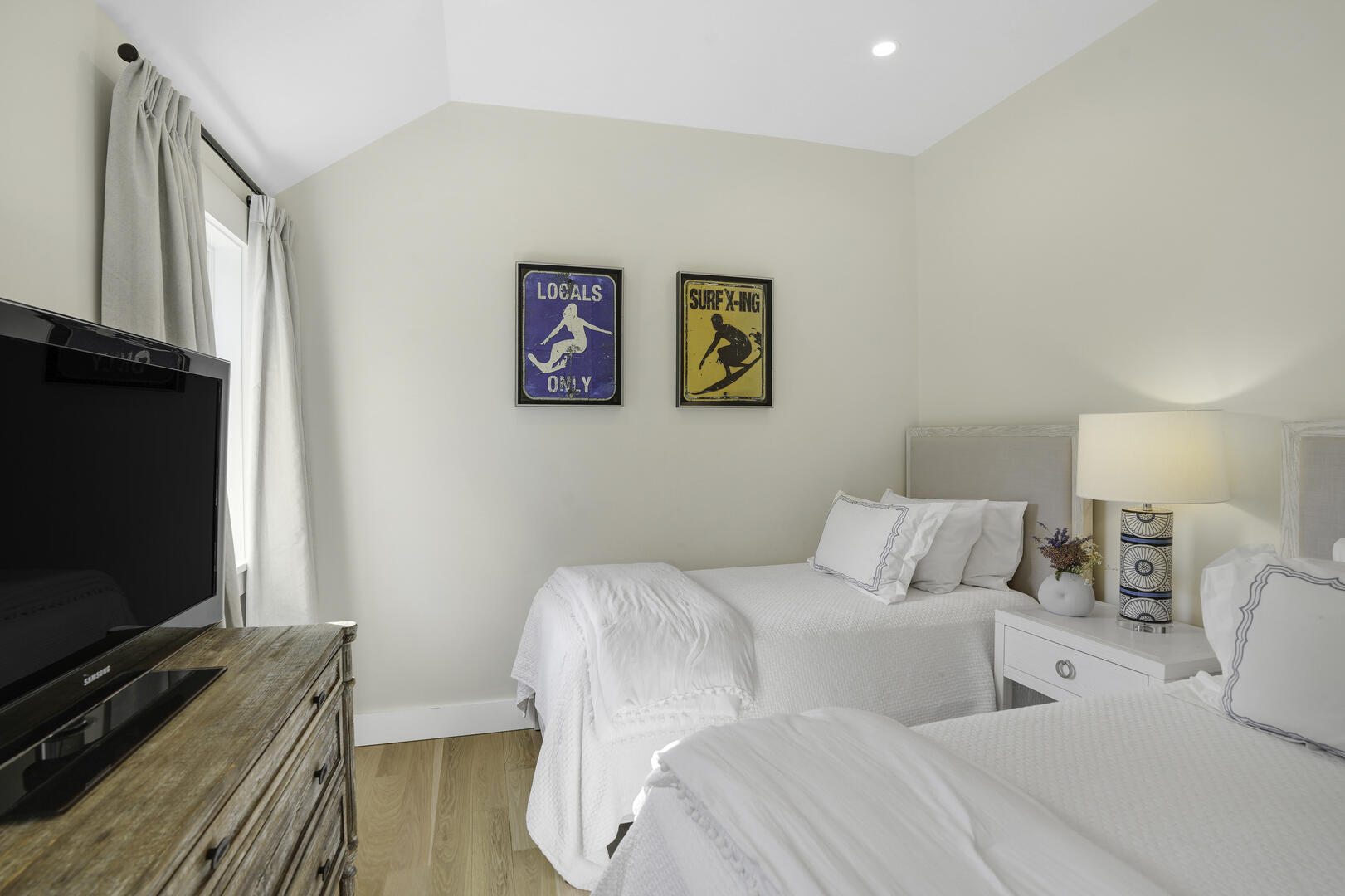 BR4 (2) Twin Beds, First Floor