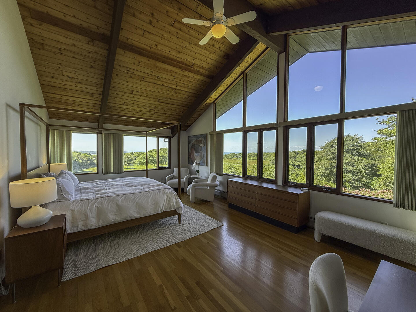 BR1 King Bedroom En-Suite Main Floor